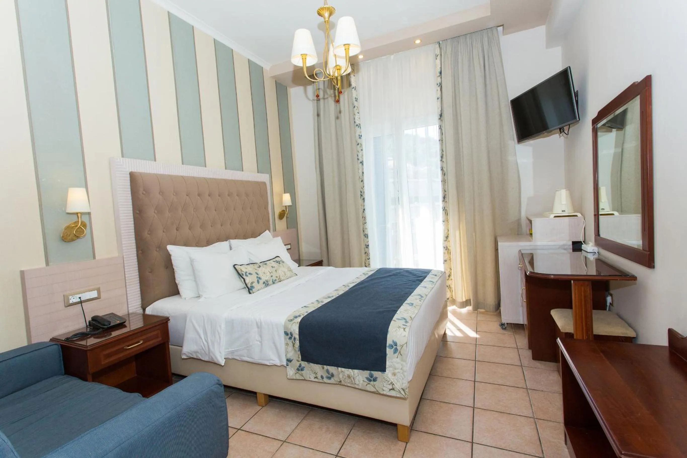 Bedroom, Bed in Olympic Hotel