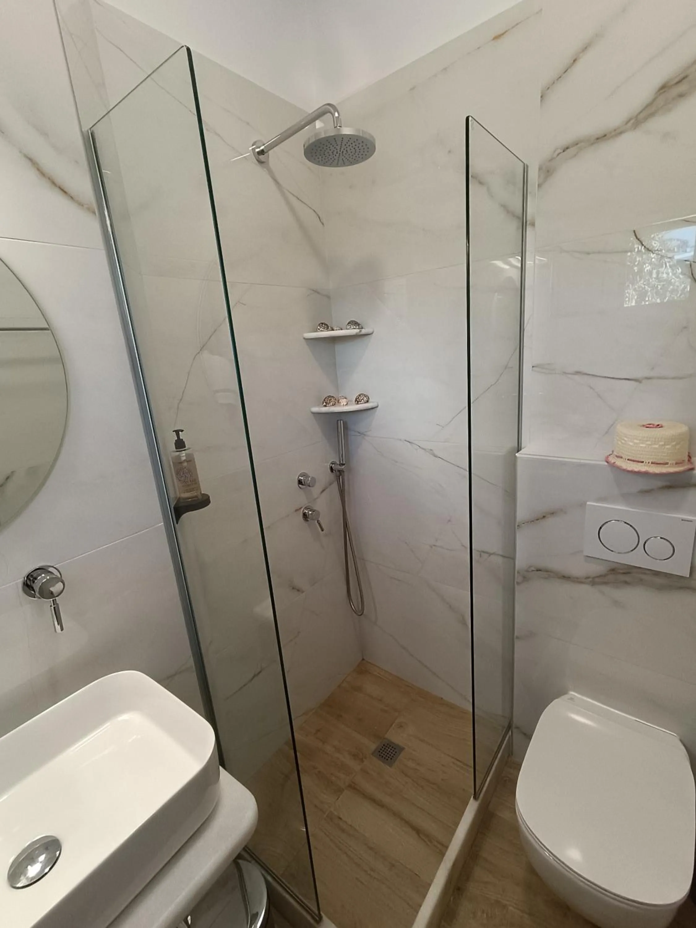 Shower in Cyclades Studios