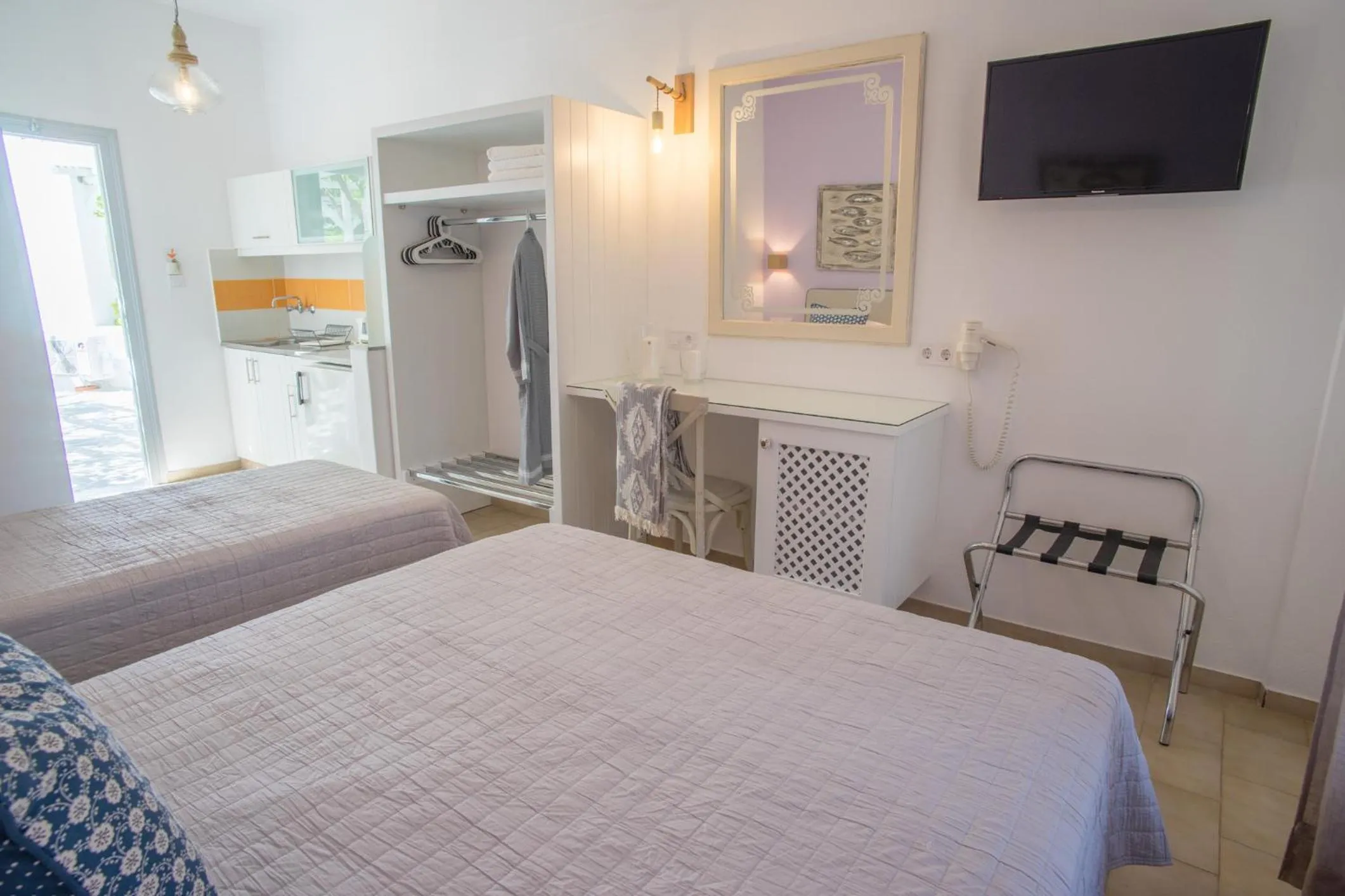 Photo of the whole room, Bed in Cyclades Studios