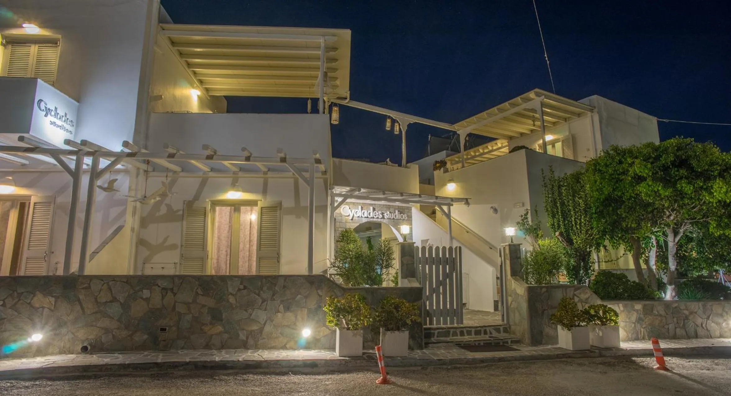 Facade/entrance in Cyclades Studios