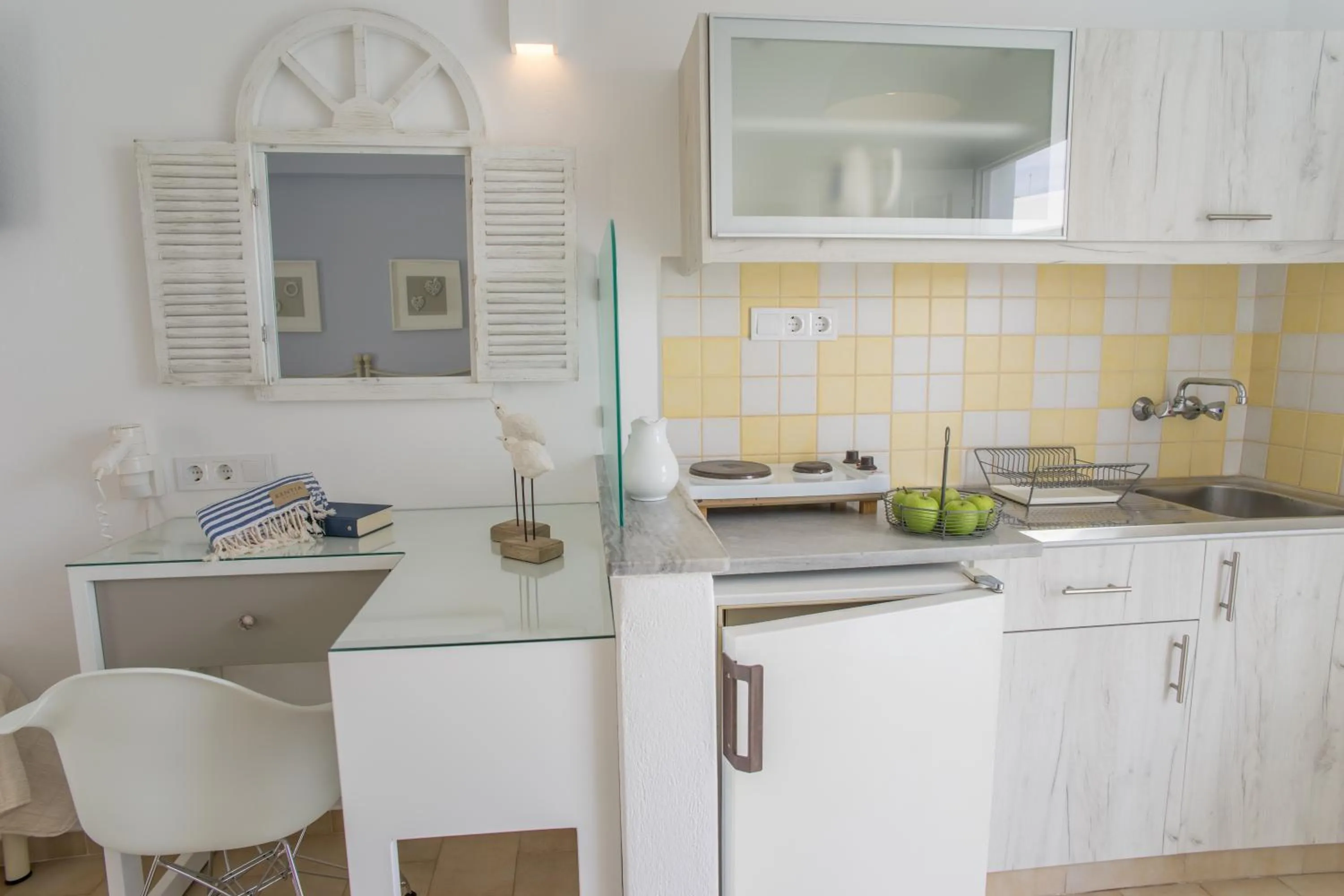 Kitchen or kitchenette in Cyclades Studios