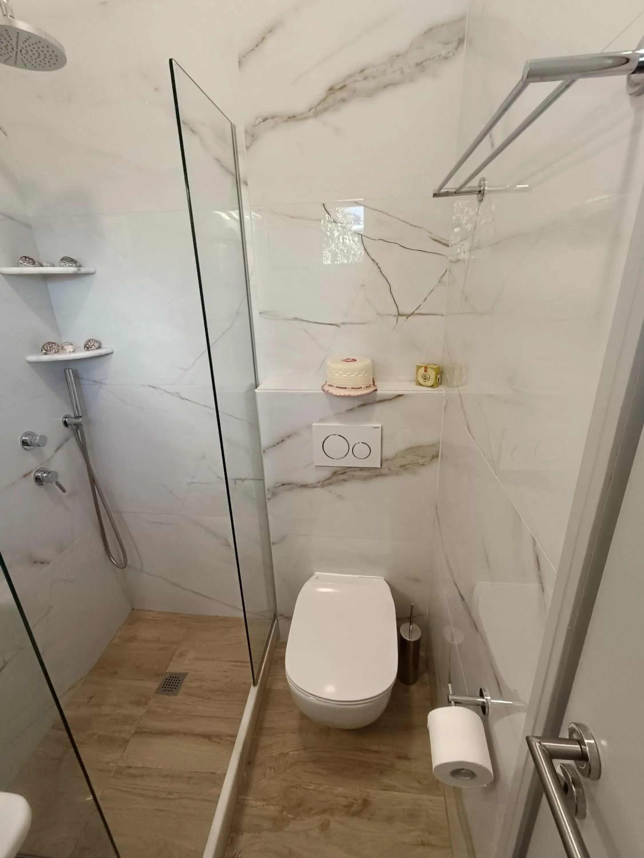 Shower in Cyclades Studios