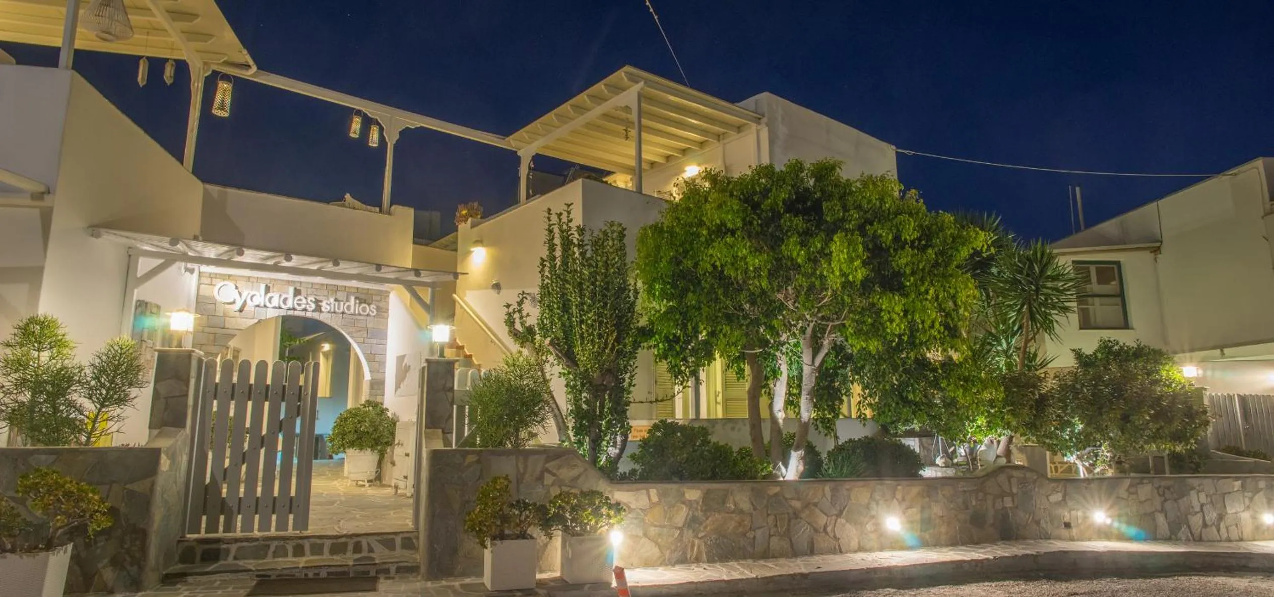 Facade/entrance in Cyclades Studios