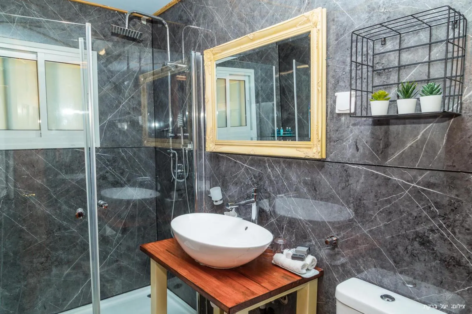 Toilet in Vibe Naftali Estate