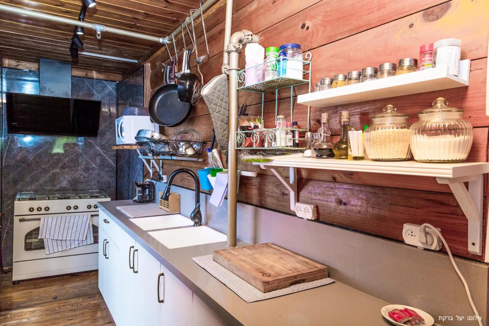 Kitchen or kitchenette in Vibe Naftali Estate