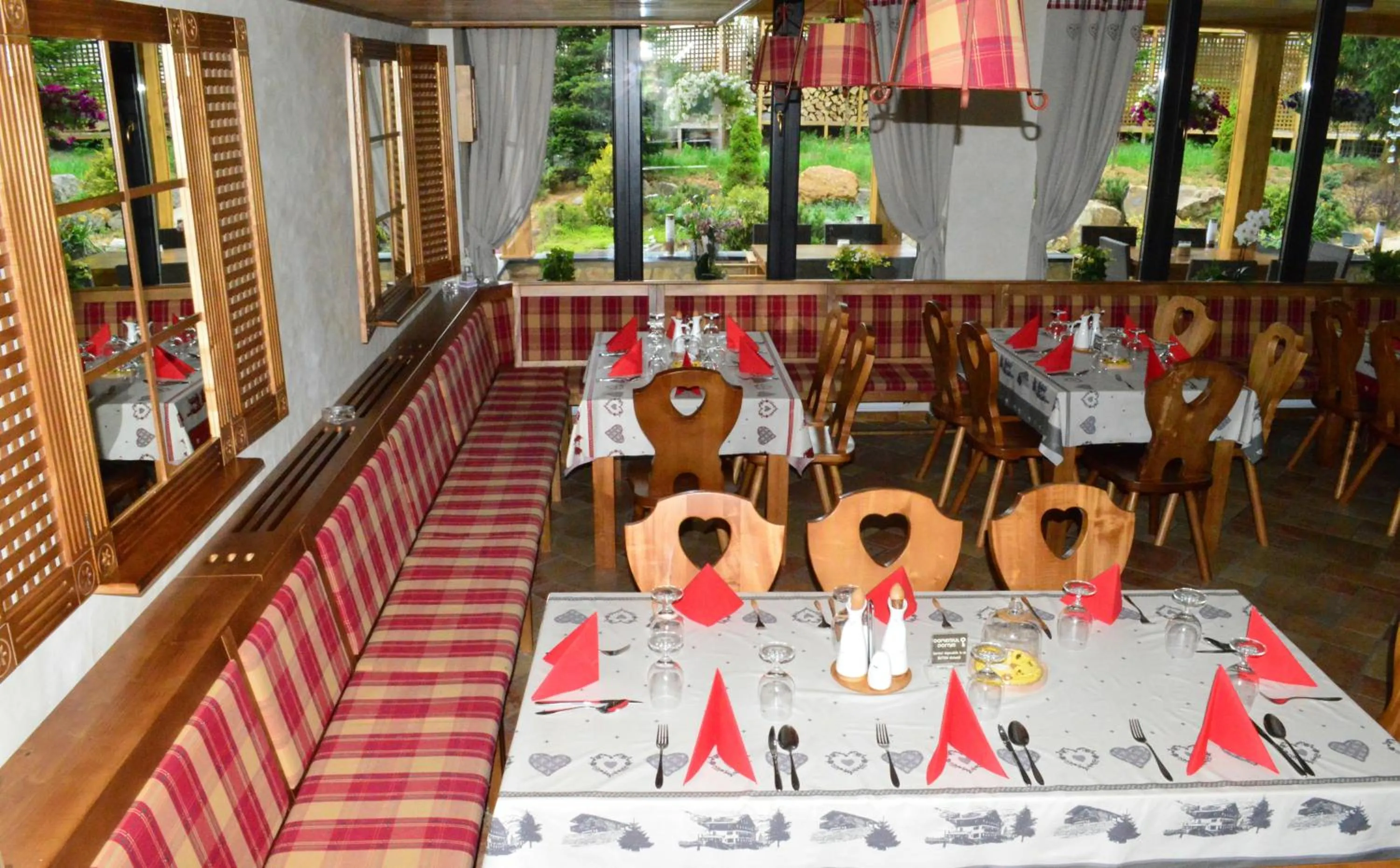 Restaurant/places to eat in Domeniul Dornei