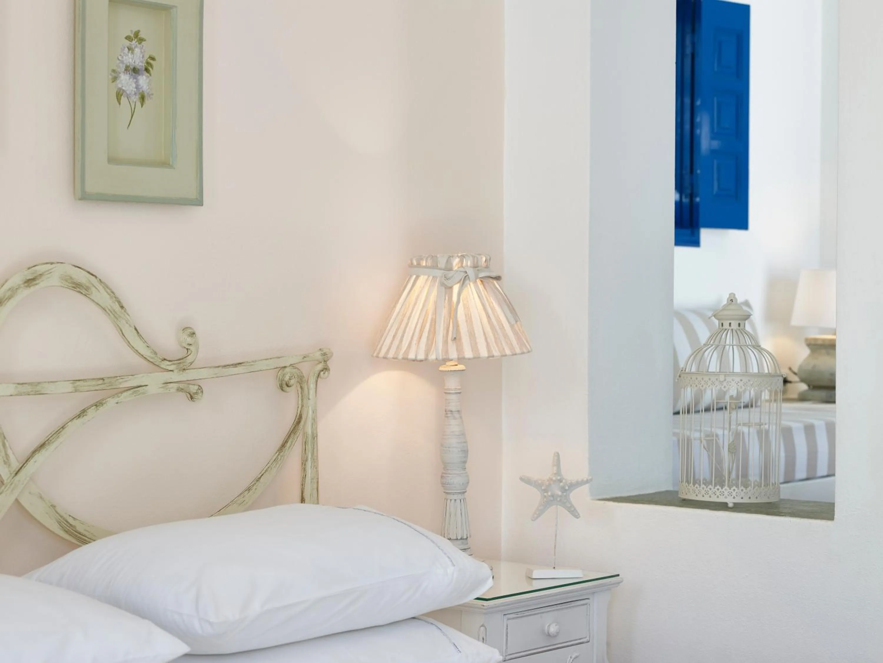 Bed in Folegandros Apartments