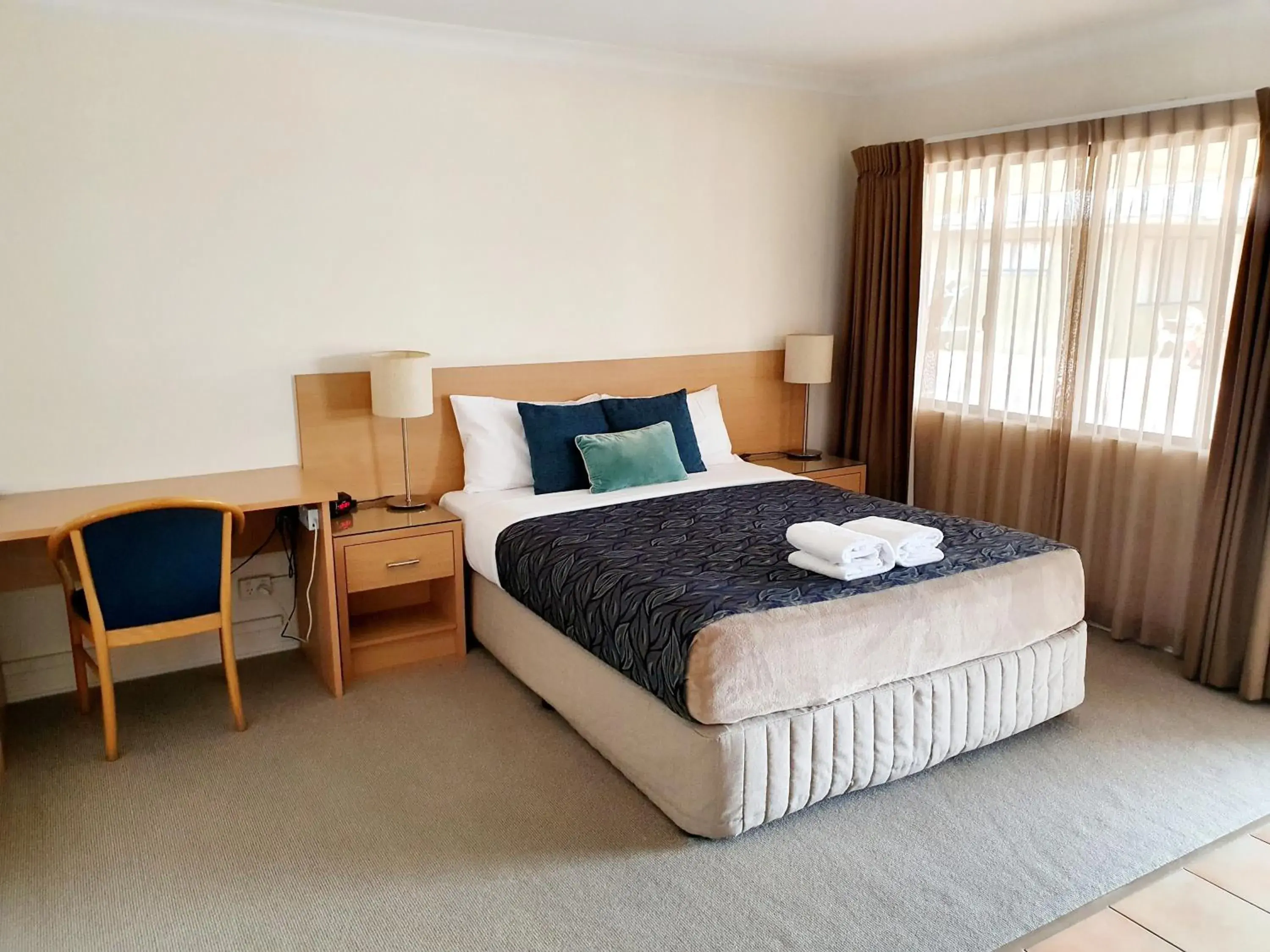 Deluxe Room in Rockhampton Palms Motor Inn Deluxe Room in Rockhampton Palms Motor Inn