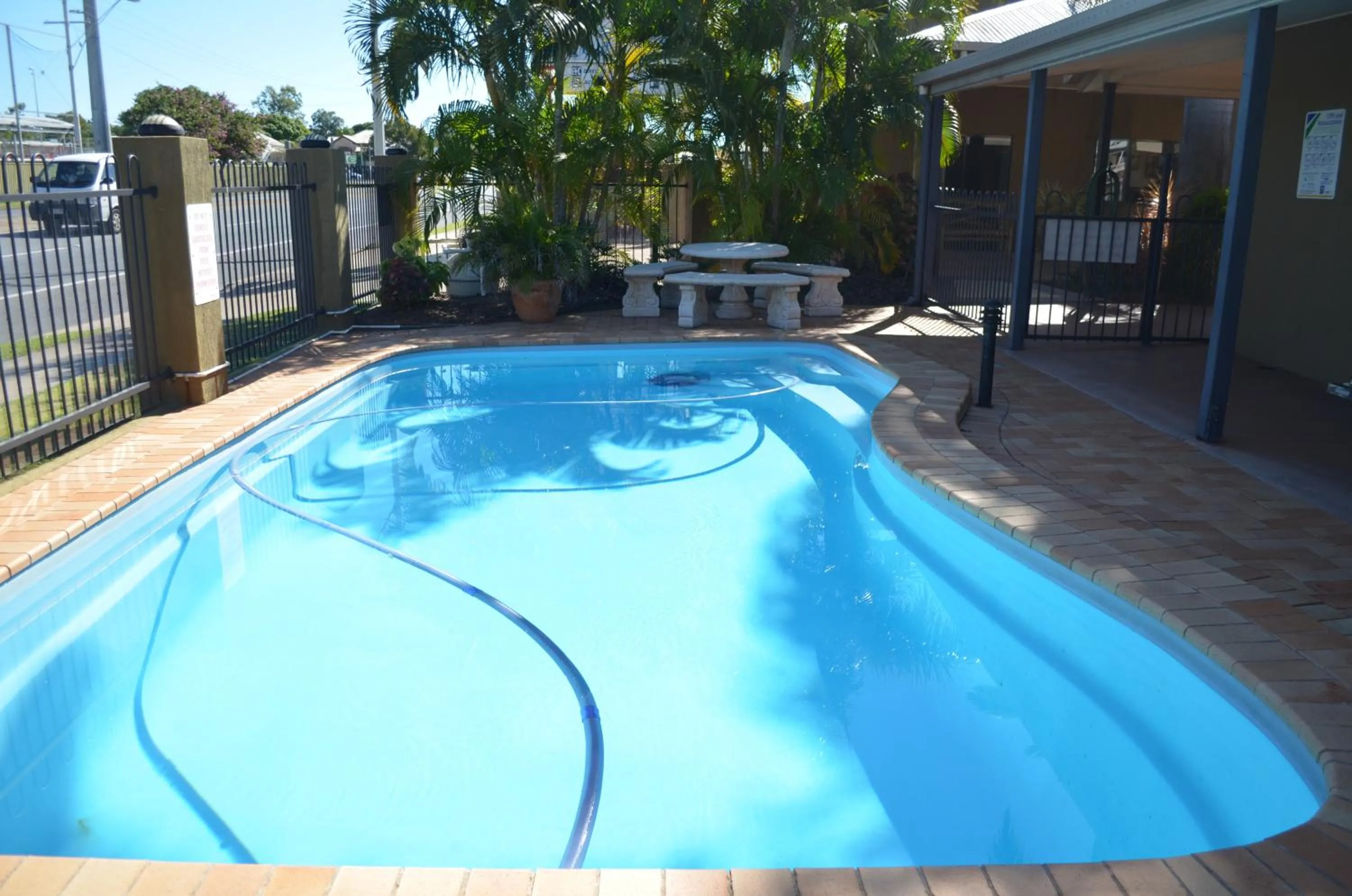 Swimming pool in Rockhampton Palms Motor Inn