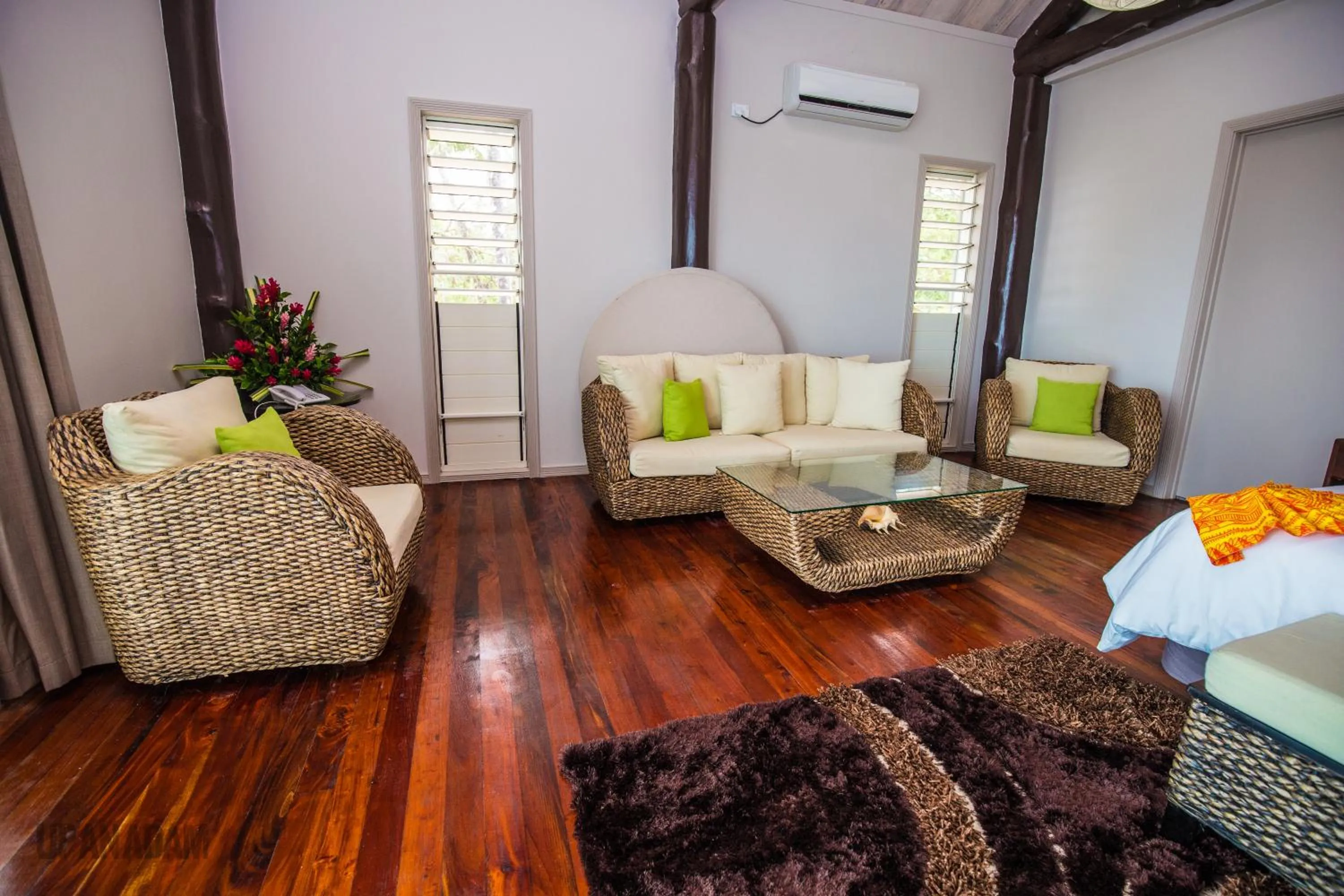 TV and multimedia in Saletoga Sands Resort & Spa