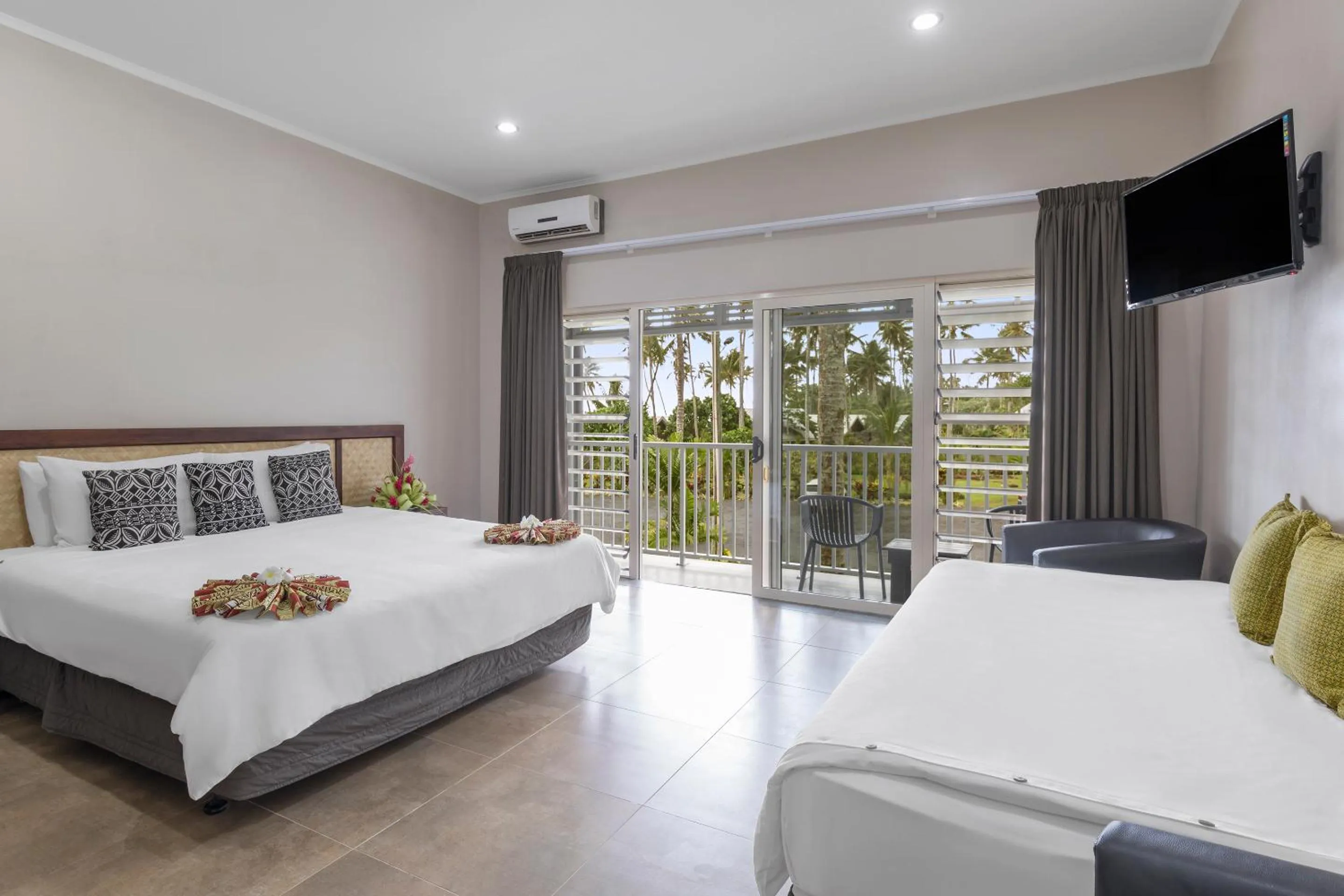 Bed in Saletoga Sands Resort & Spa