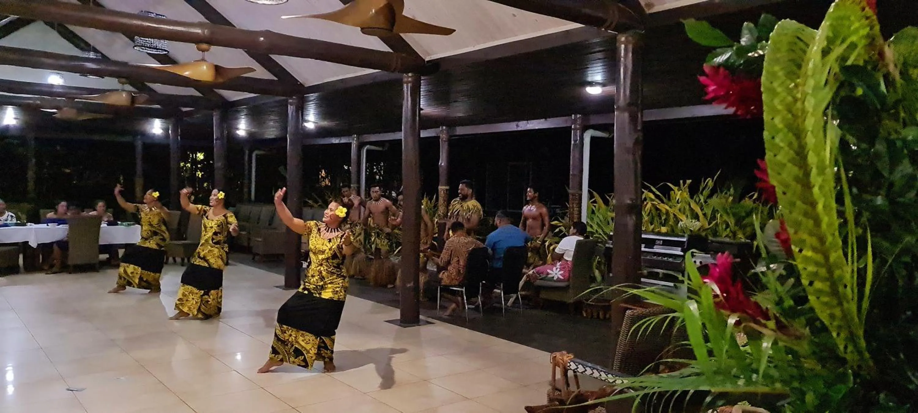 Evening entertainment in Saletoga Sands Resort & Spa