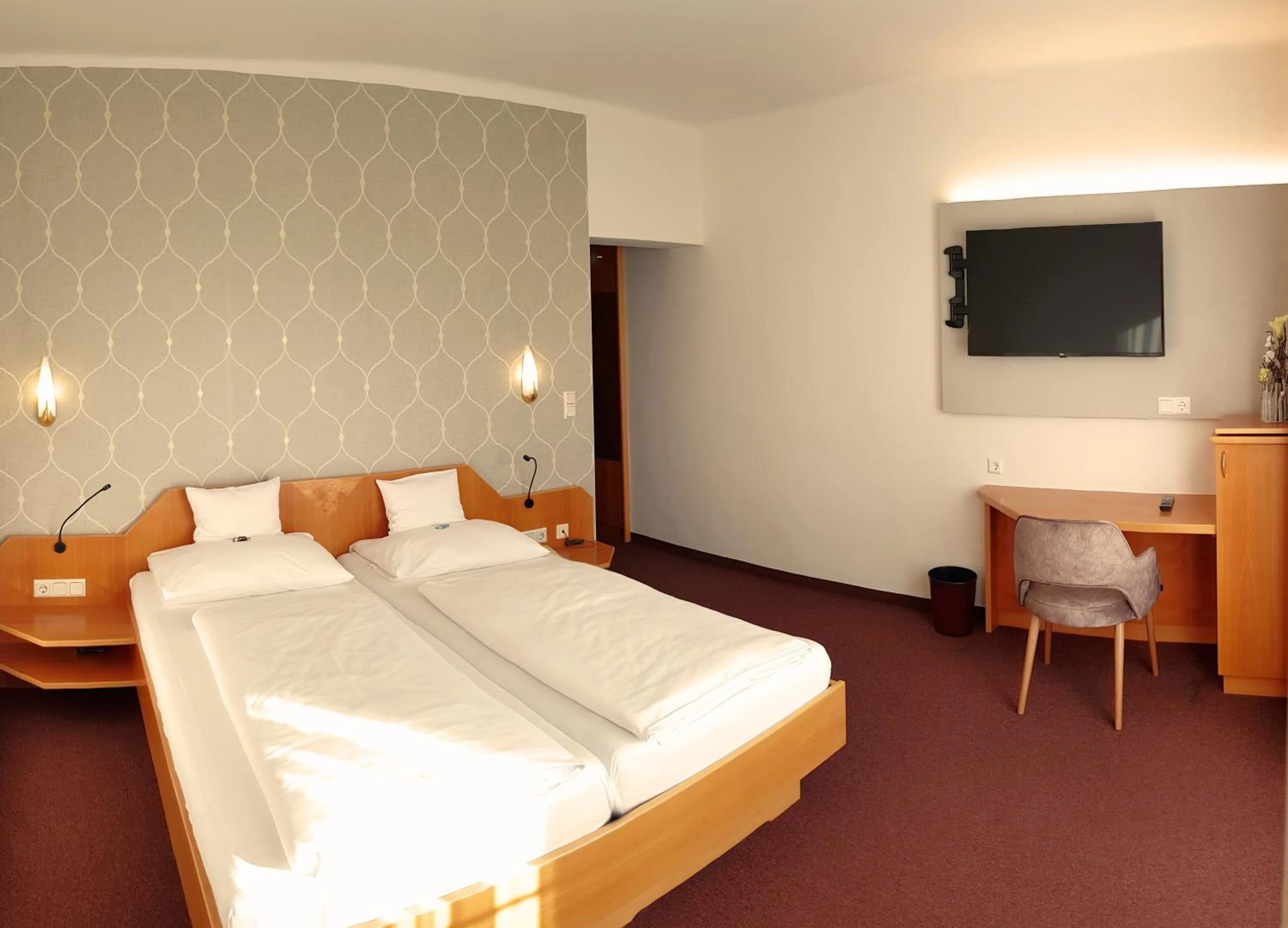 TV and multimedia, Bed in Hotel-Restaurant Teuschler-Mogg Bad Waltersdorf inklusiv Genusscard