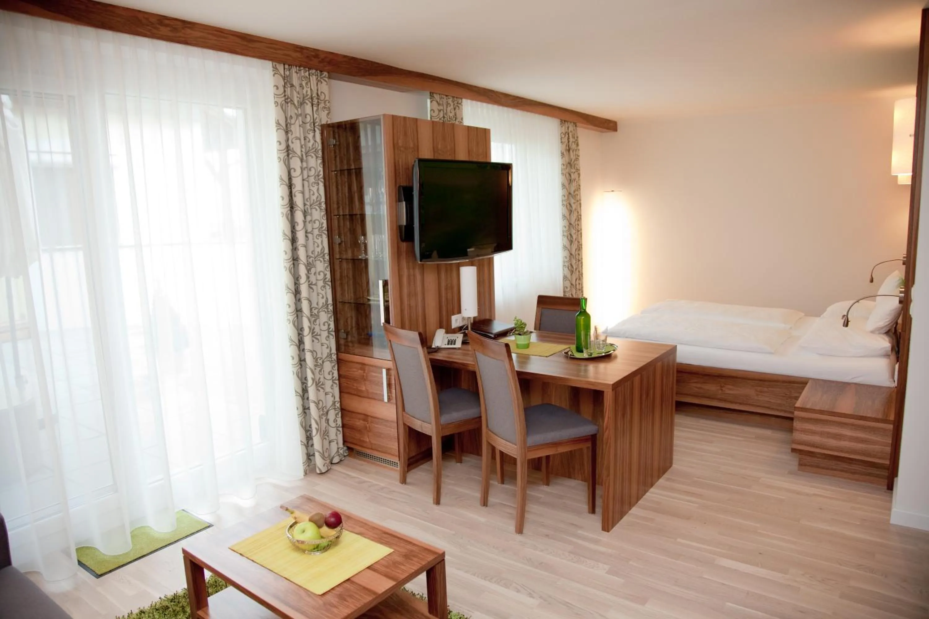 TV and multimedia, Bed in Hotel-Restaurant Teuschler-Mogg Bad Waltersdorf inklusiv Genusscard