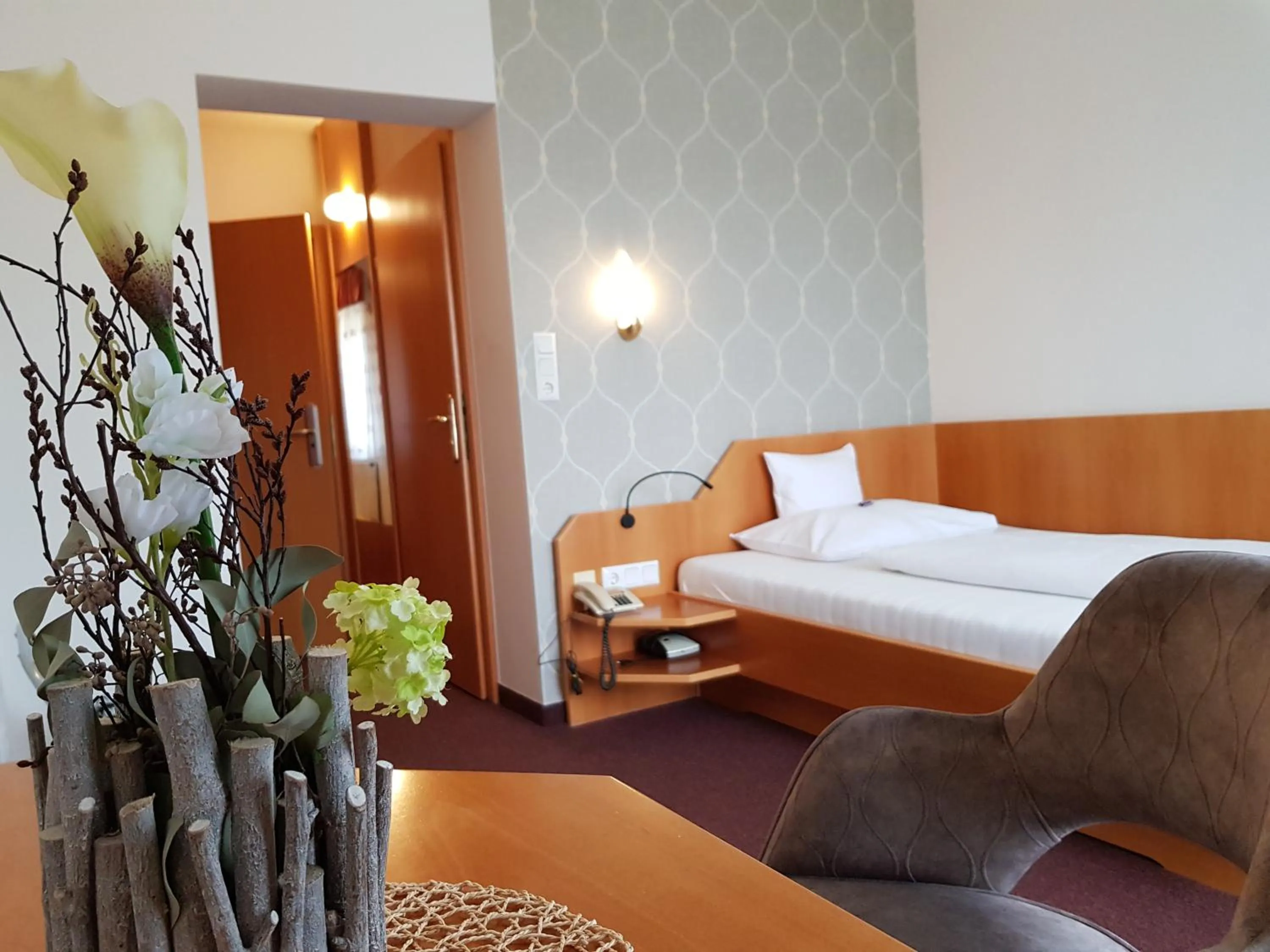 Photo of the whole room, Bed in Hotel-Restaurant Teuschler-Mogg Bad Waltersdorf inklusiv Genusscard