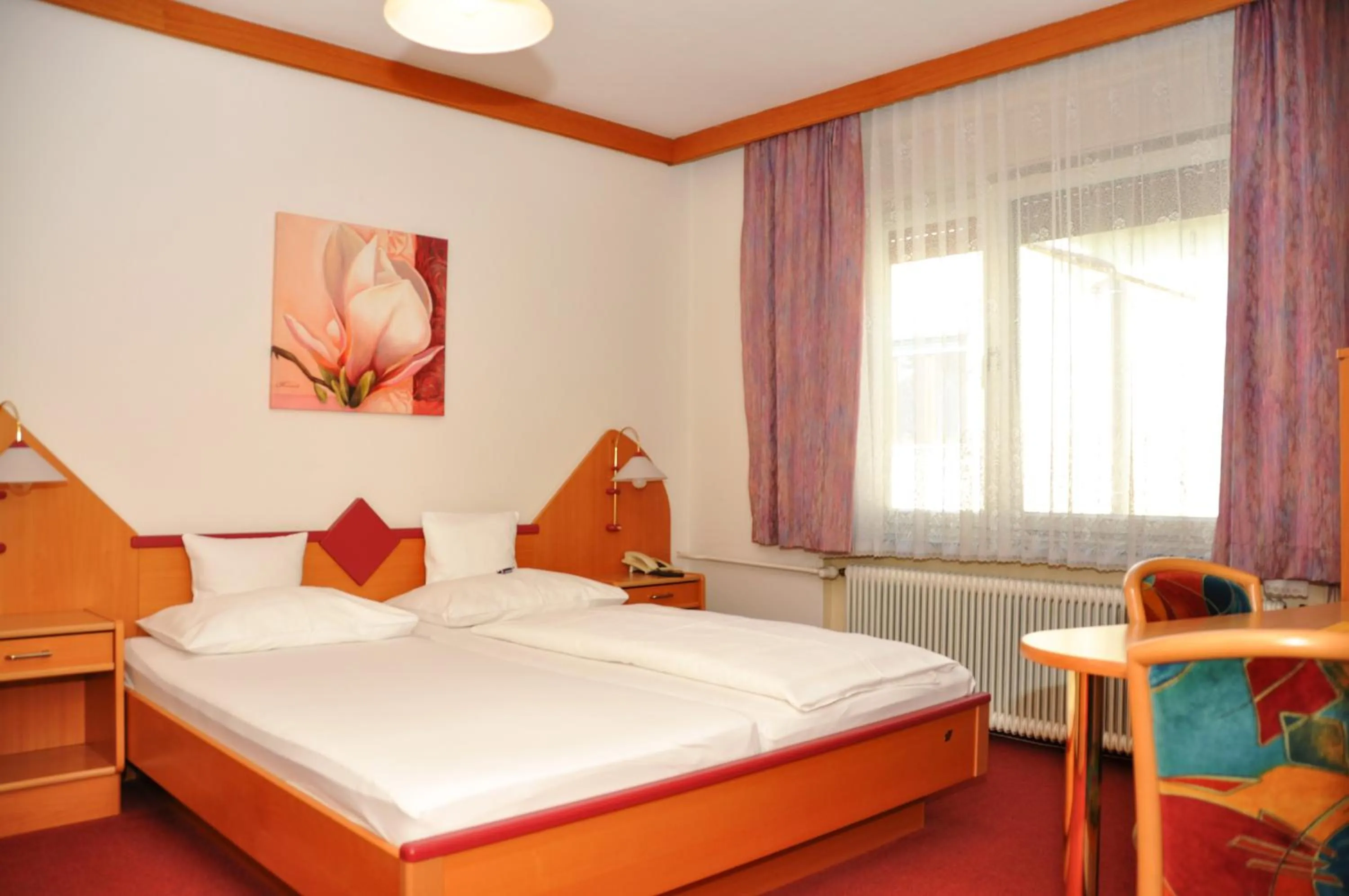 Photo of the whole room, Bed in Hotel-Restaurant Teuschler-Mogg Bad Waltersdorf inklusiv Genusscard