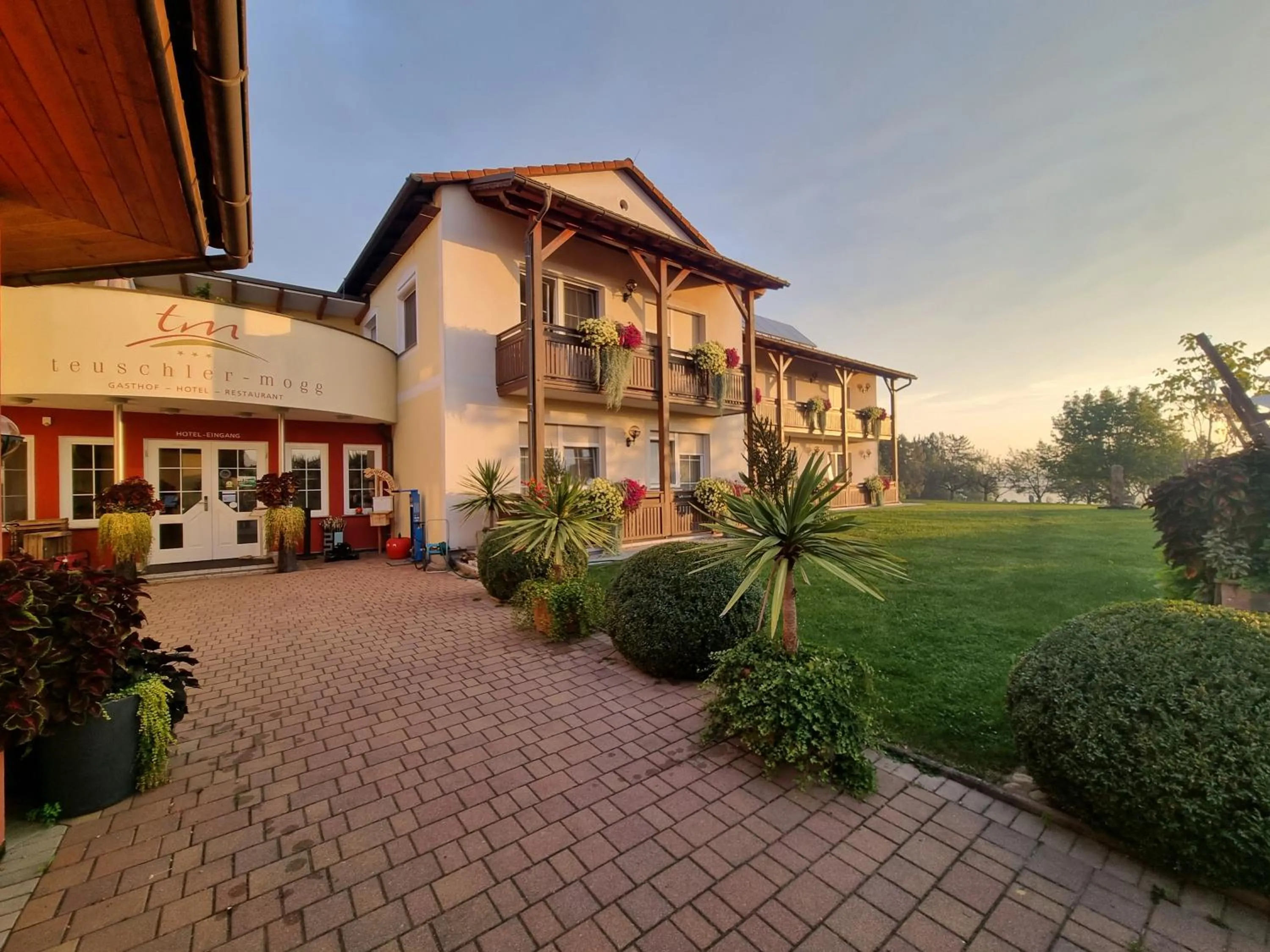 Property building in Hotel-Restaurant Teuschler-Mogg Bad Waltersdorf inklusiv Genusscard