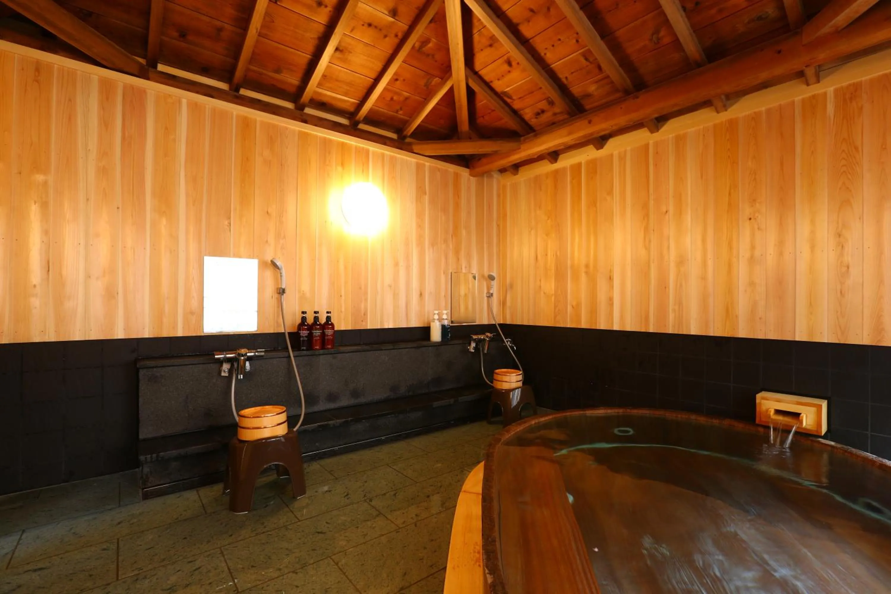 Hot Spring Bath in Izumiya Zenbe