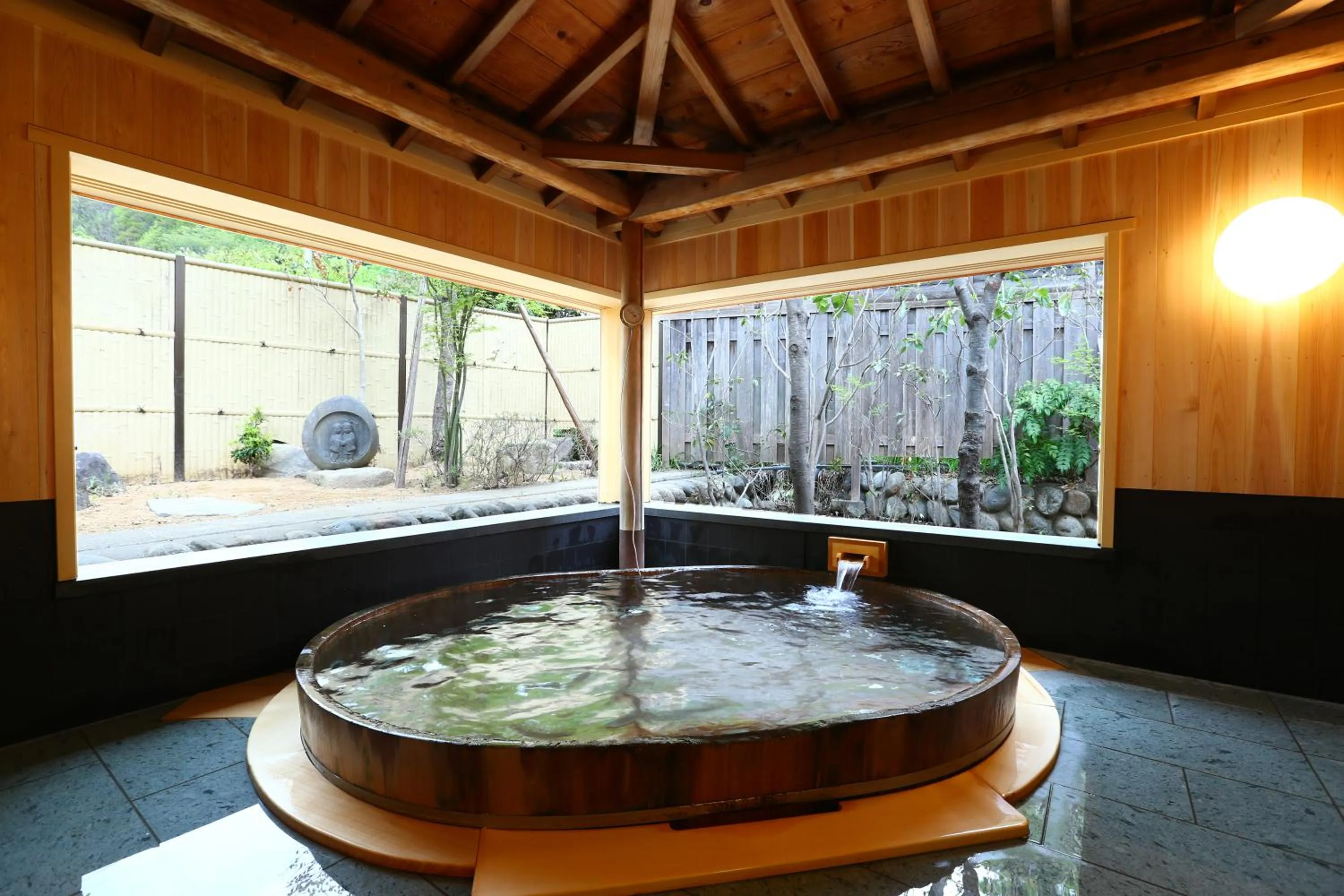 Hot Spring Bath in Izumiya Zenbe