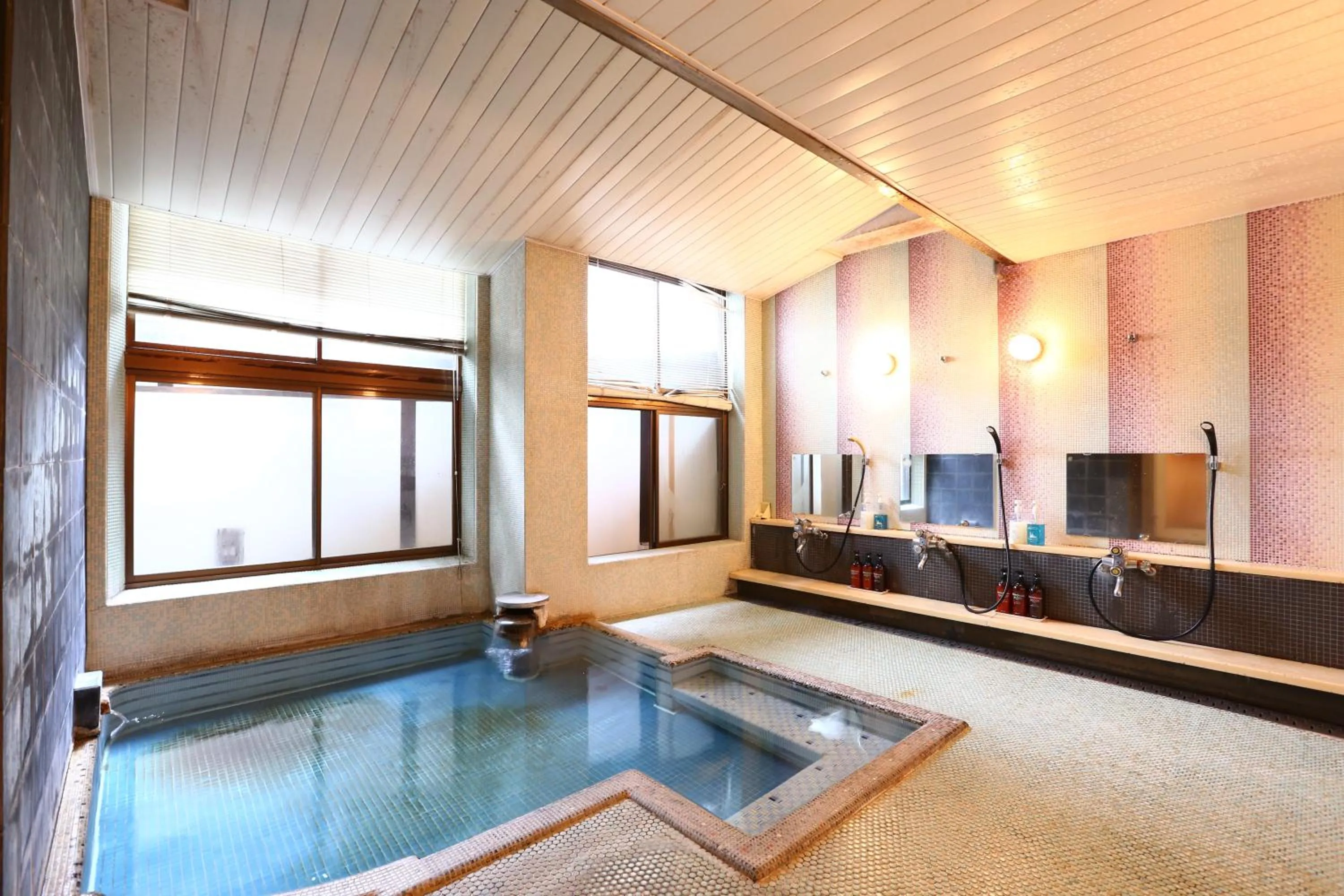 Hot Spring Bath in Izumiya Zenbe