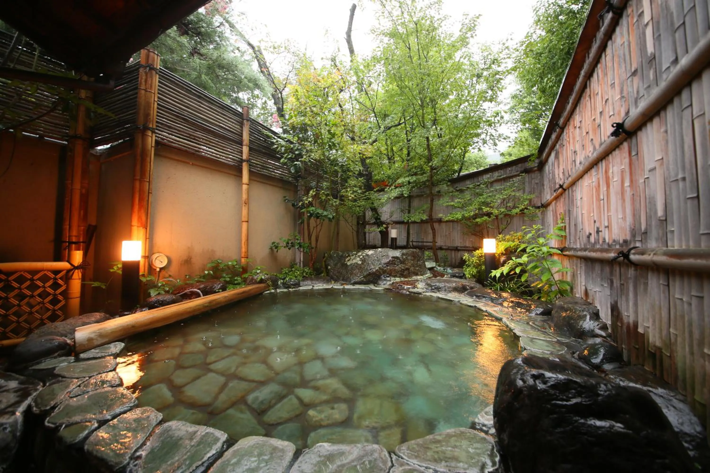 Hot Spring Bath in Izumiya Zenbe