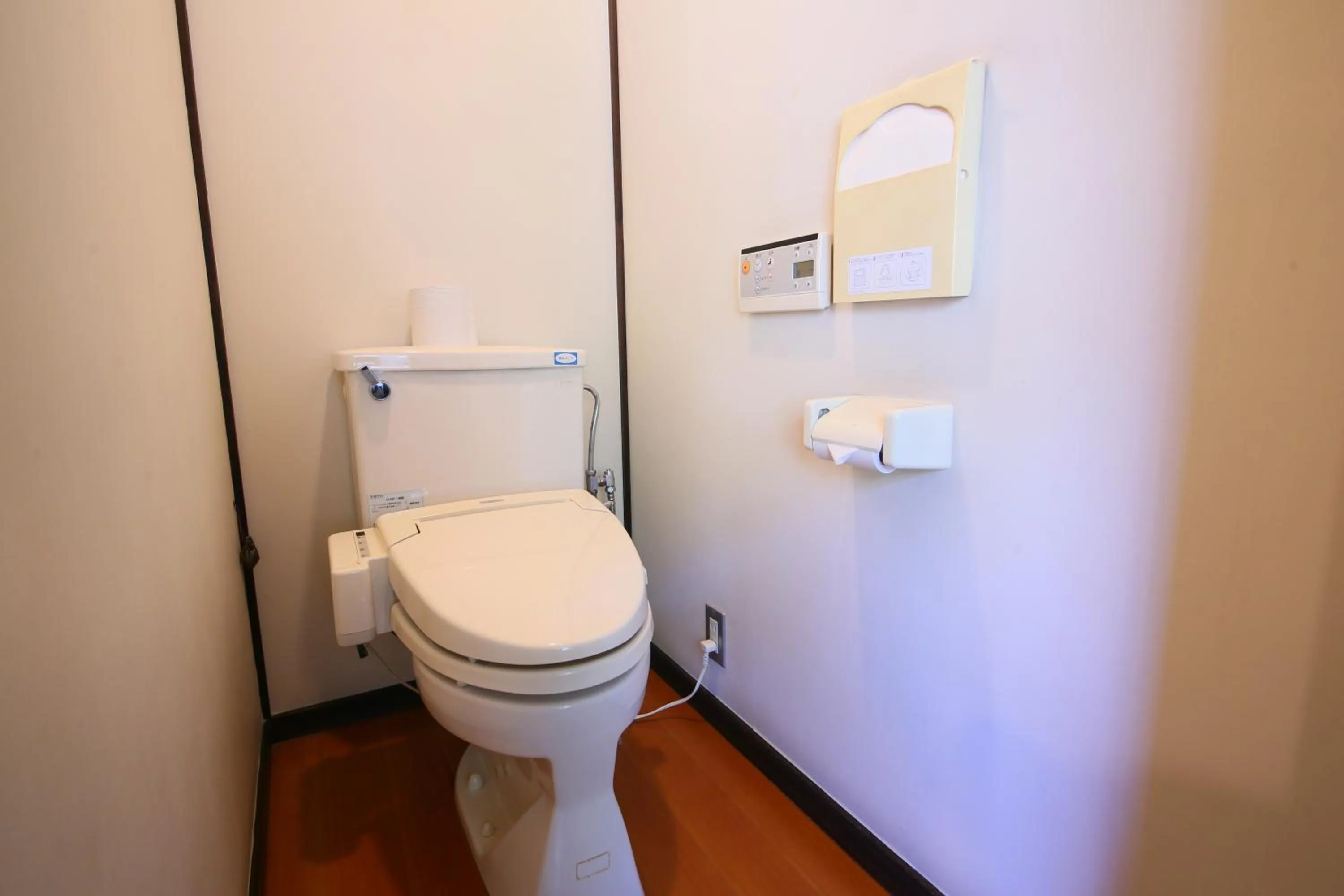 Toilet in Izumiya Zenbe