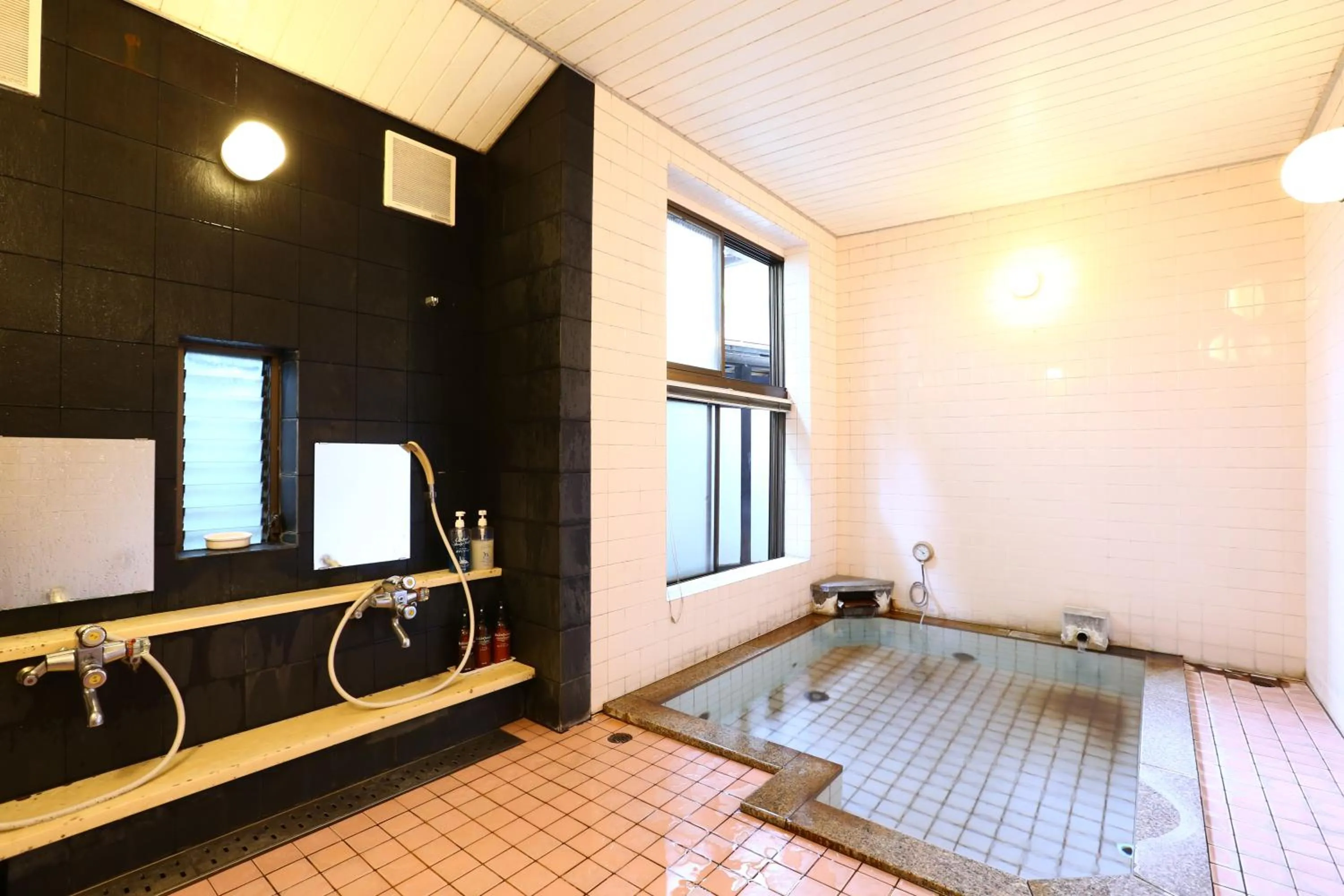 Hot Spring Bath in Izumiya Zenbe