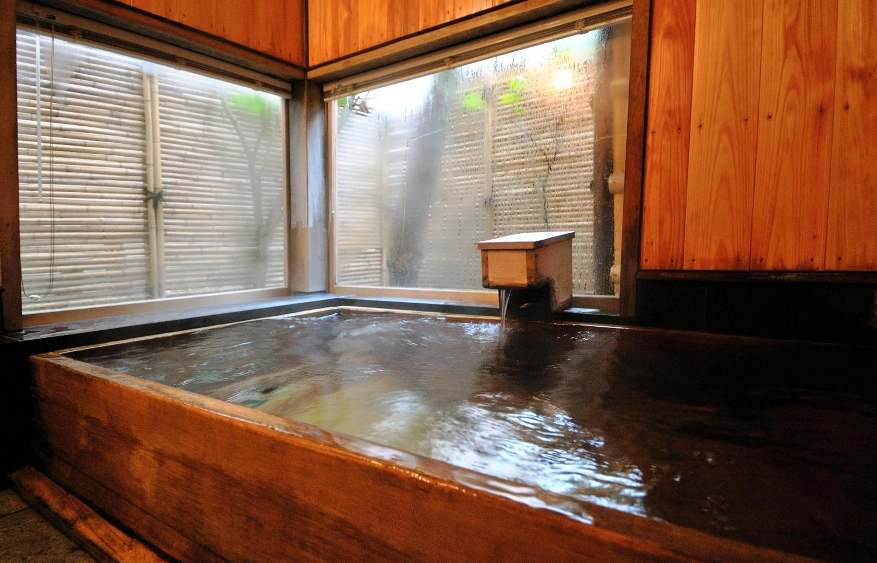 Hot Spring Bath in Izumiya Zenbe