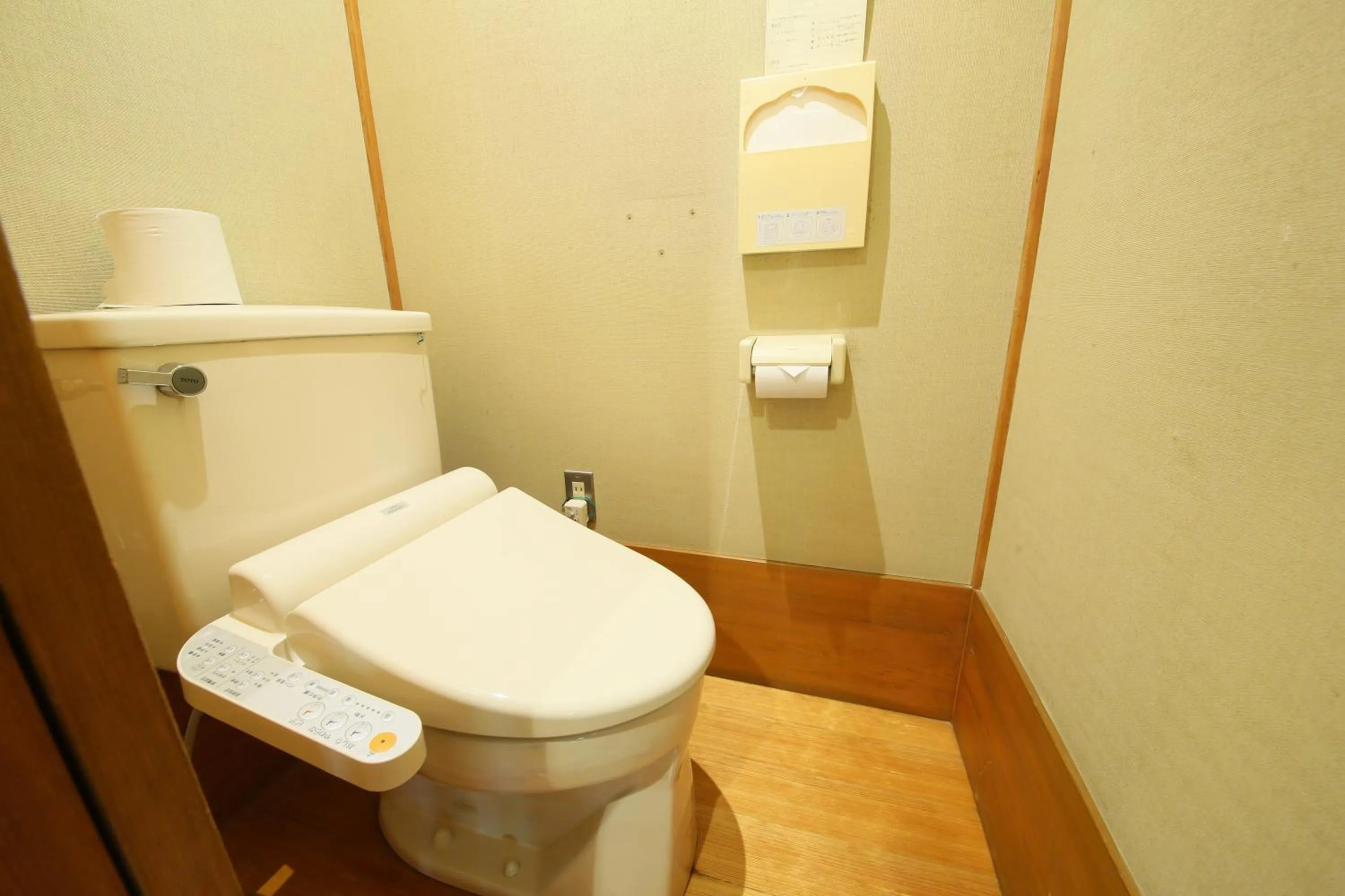 Toilet in Izumiya Zenbe
