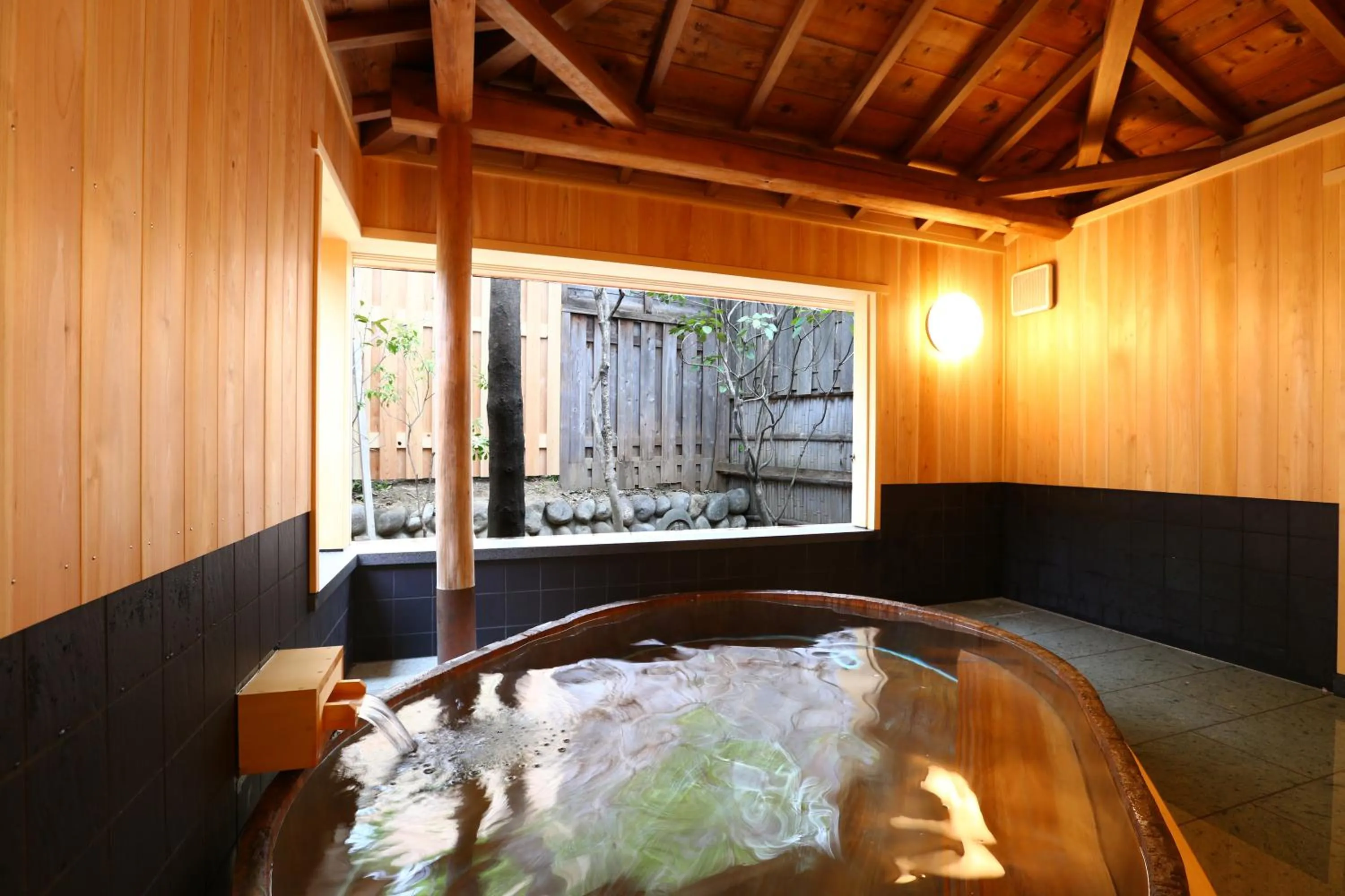 Hot Spring Bath in Izumiya Zenbe