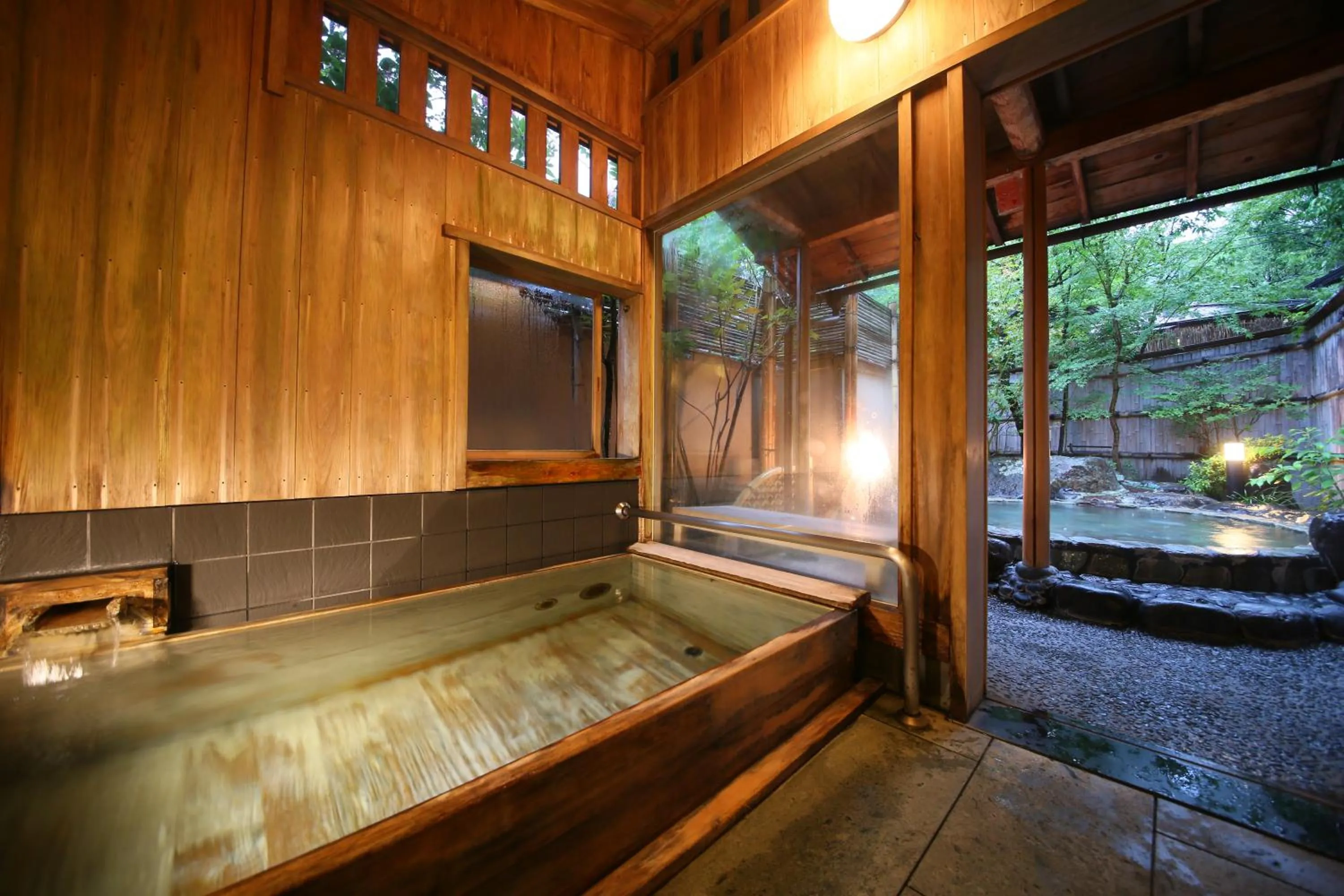 Hot Spring Bath in Izumiya Zenbe