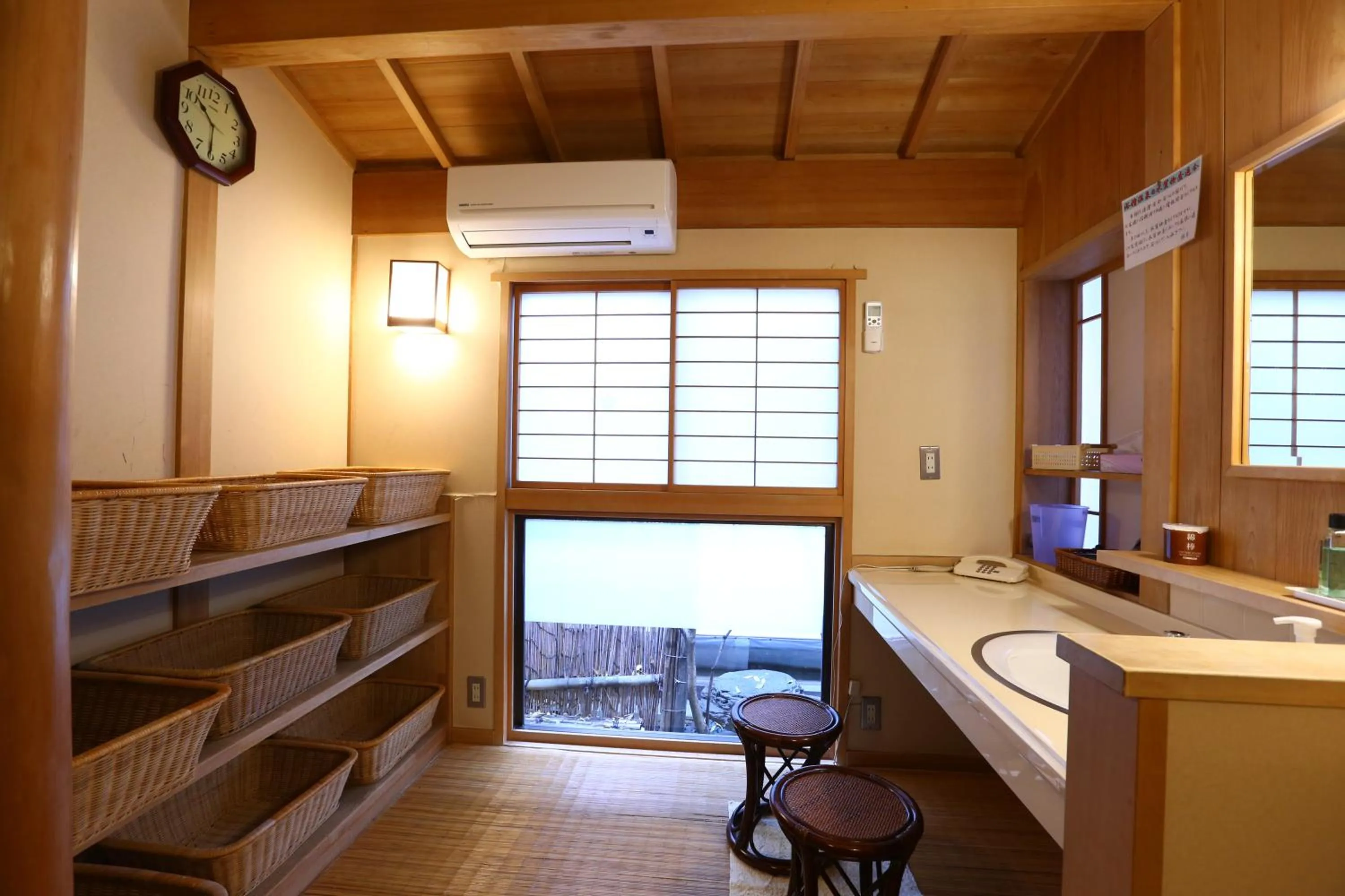 Hot Spring Bath in Izumiya Zenbe