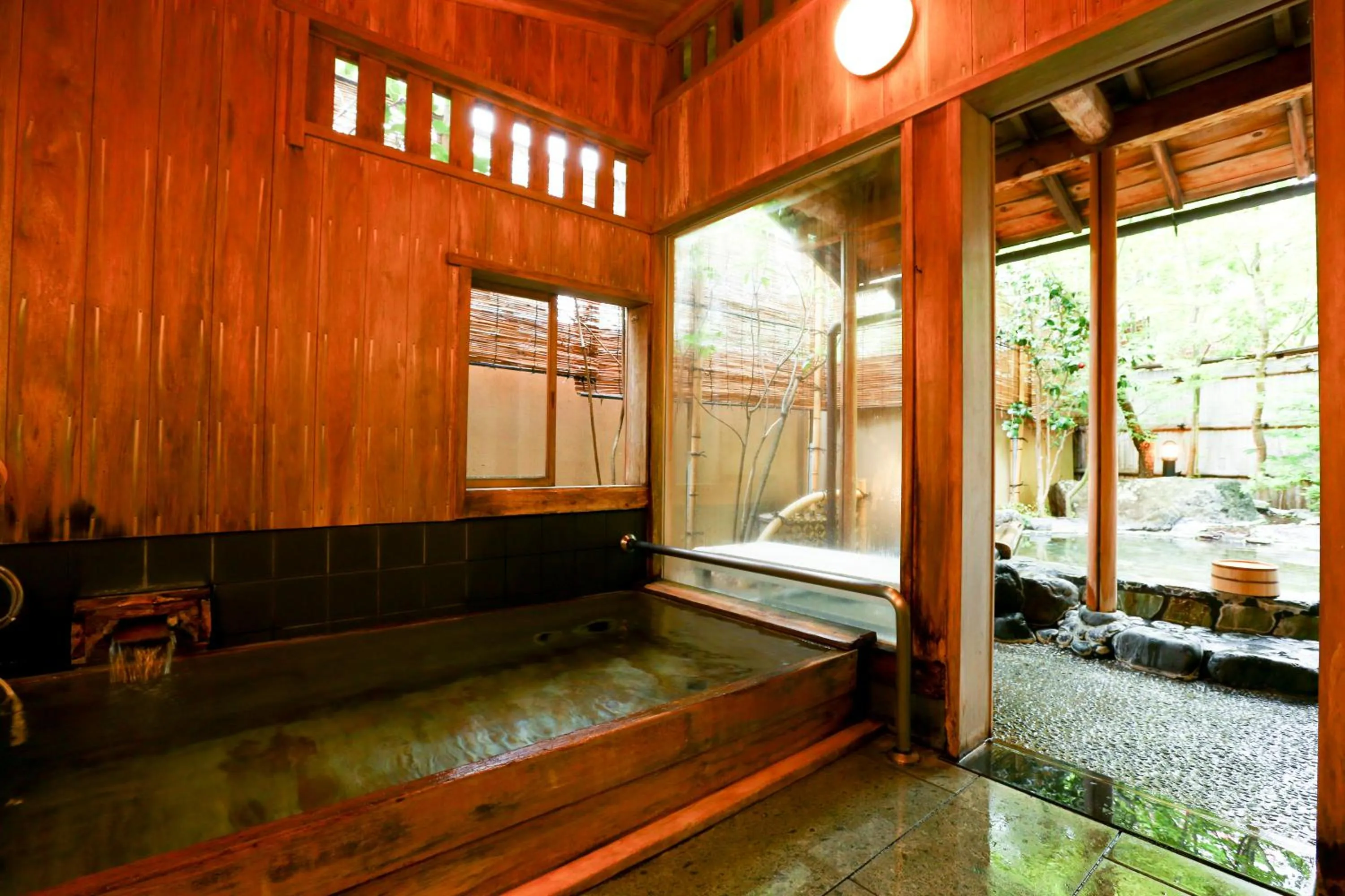 Hot Spring Bath in Izumiya Zenbe