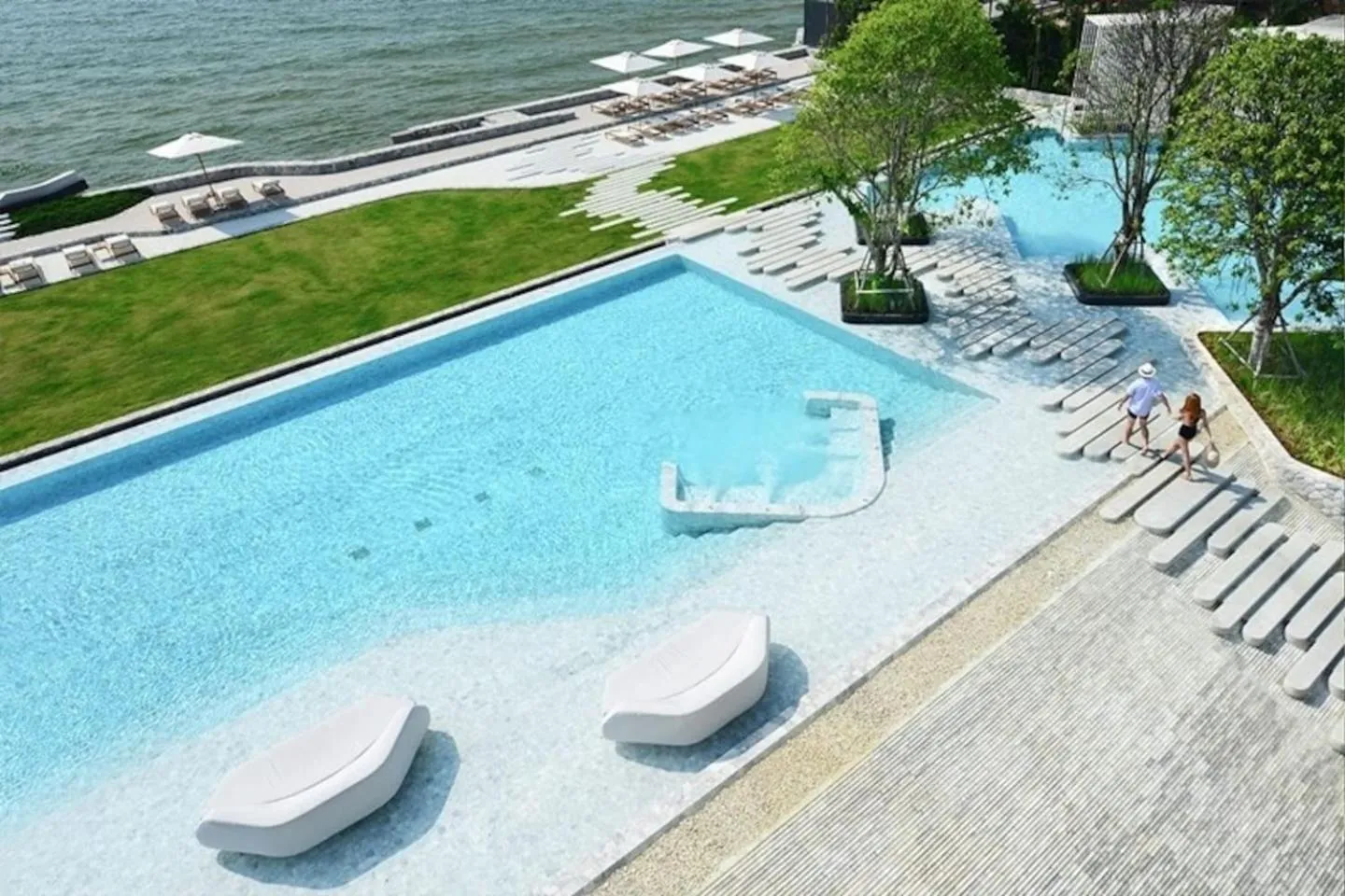 Stunning sunset on 30th floor beach front@Veranda