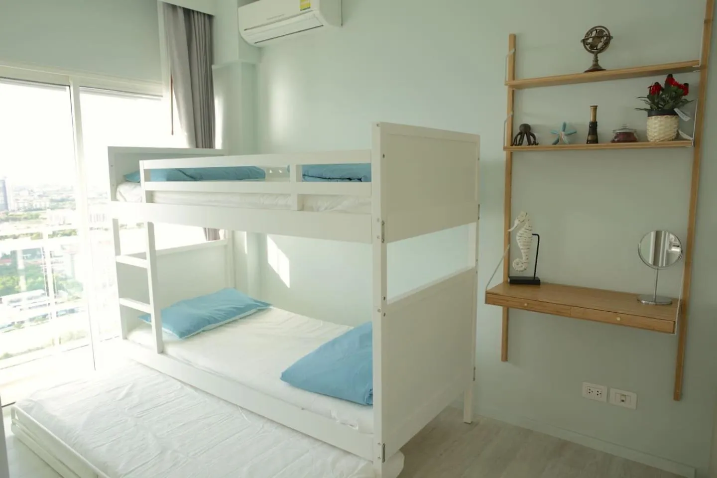 Stunning sunset on 30th floor beach front@Veranda