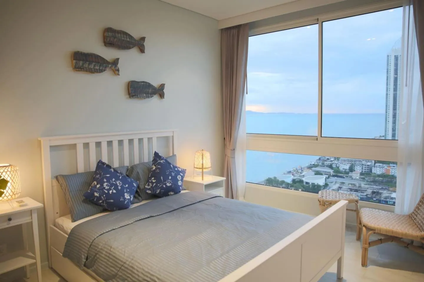 Stunning sunset on 30th floor beach front@Veranda