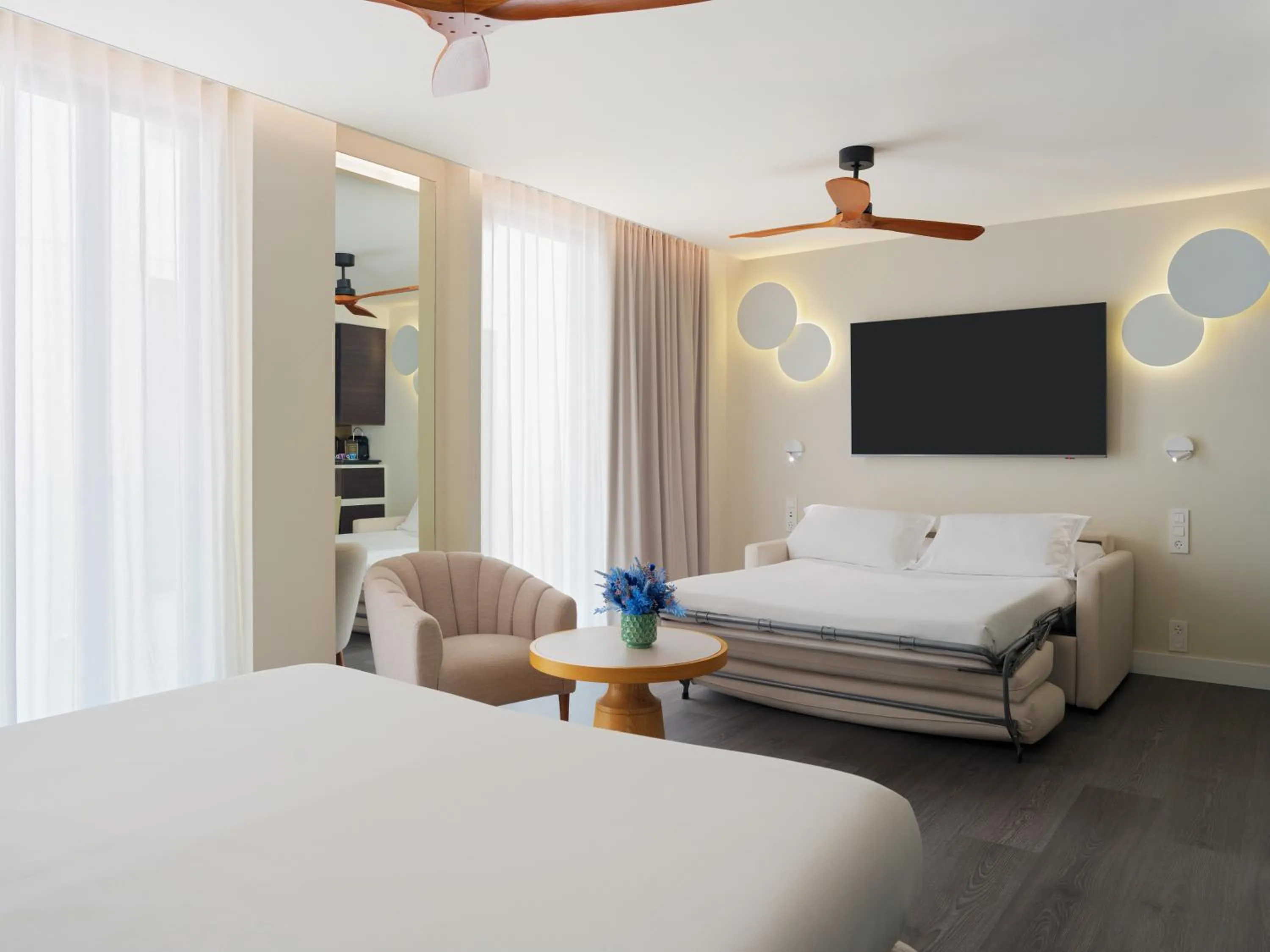 Bed in H10 Port Vell 4* Sup