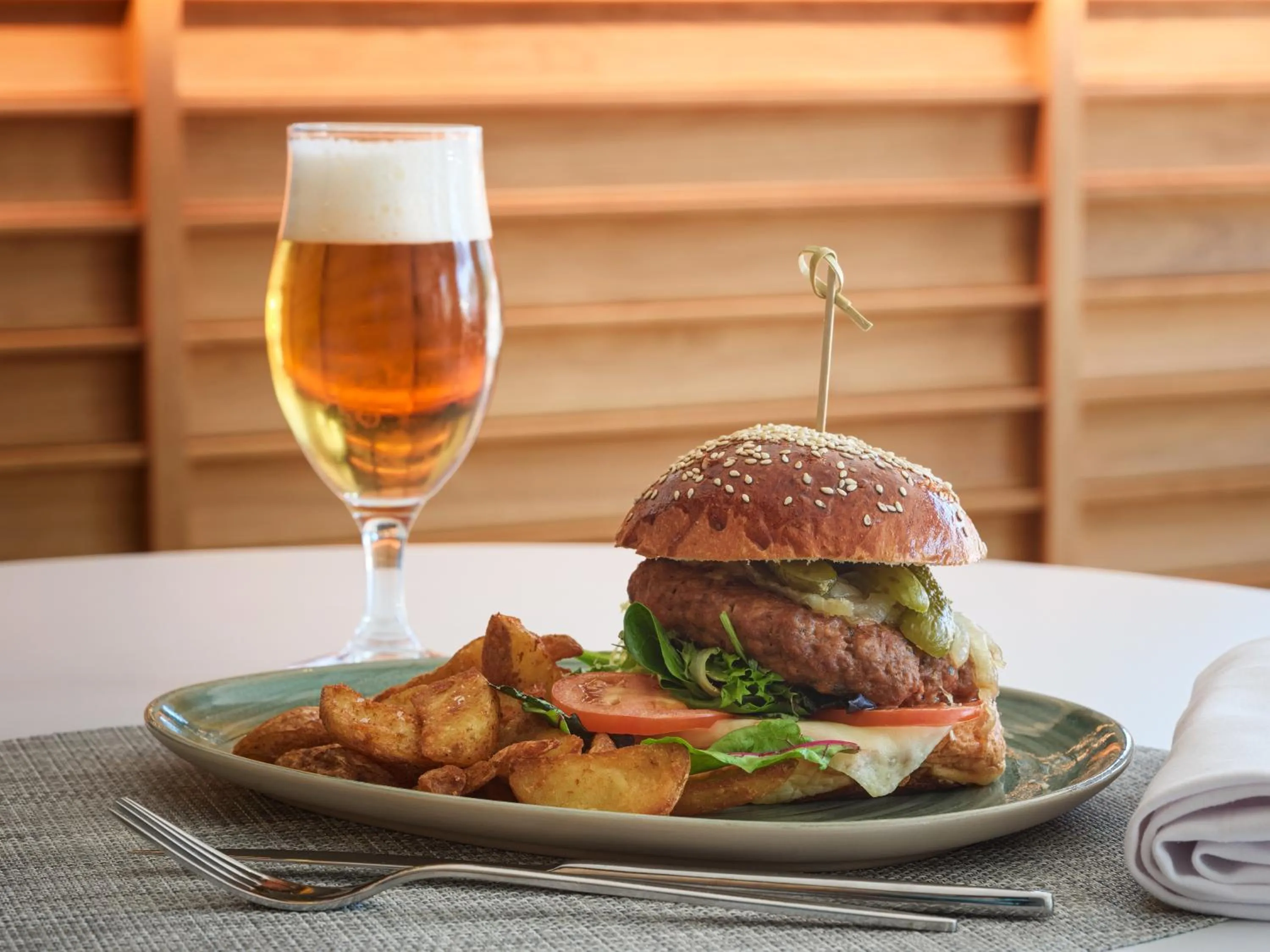 Food and drinks in H10 Port Vell 4* Sup