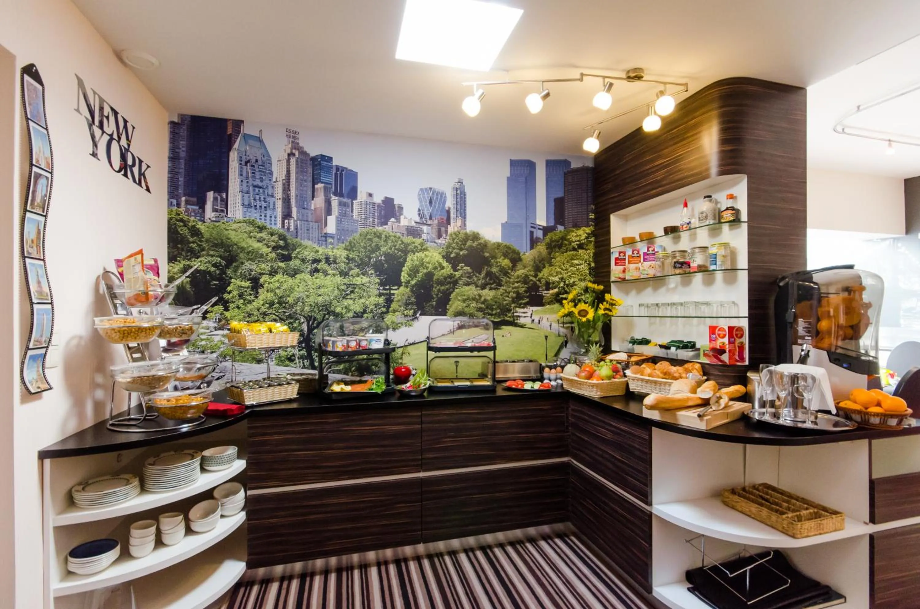 Breakfast in Hotel La Roseraie