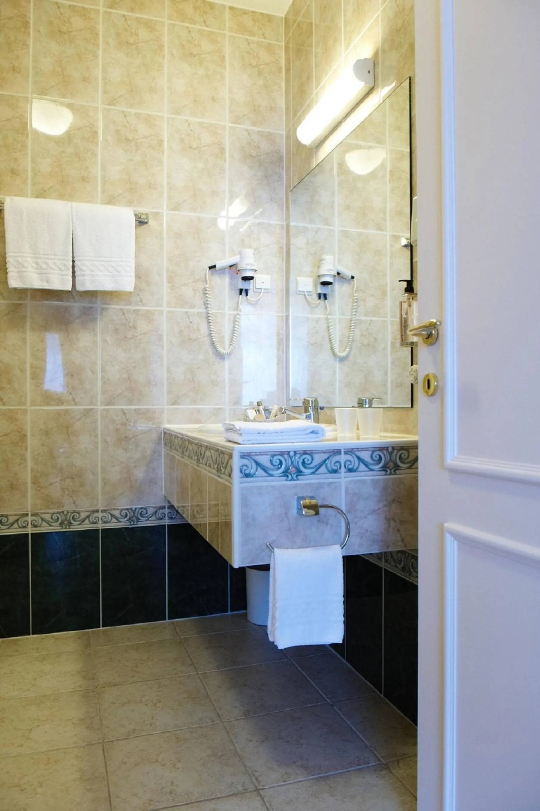 Bathroom in Hotel La Roseraie