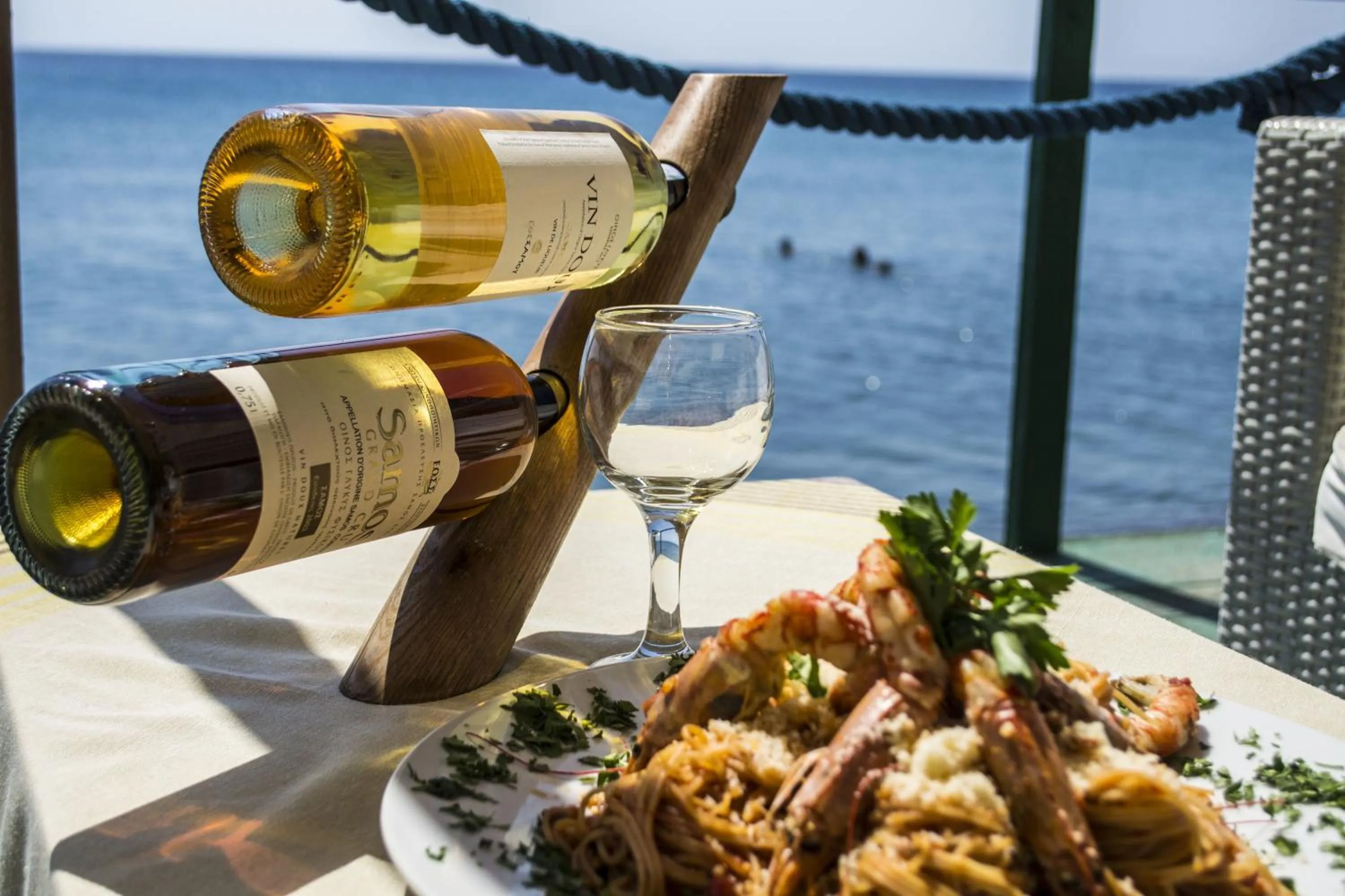 Restaurant/places to eat in Sappho Hotel