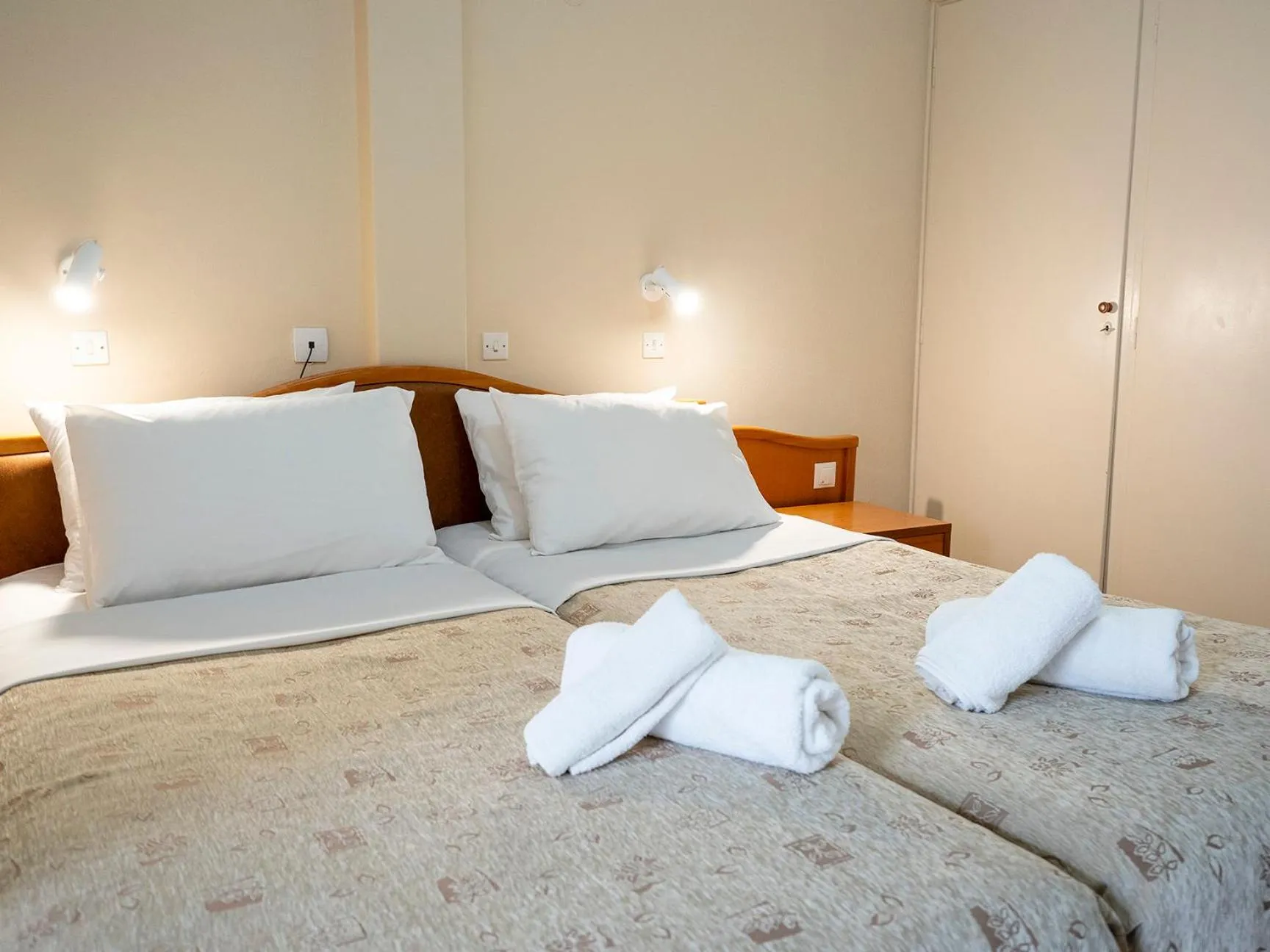 Photo of the whole room, Bed in Sappho Hotel