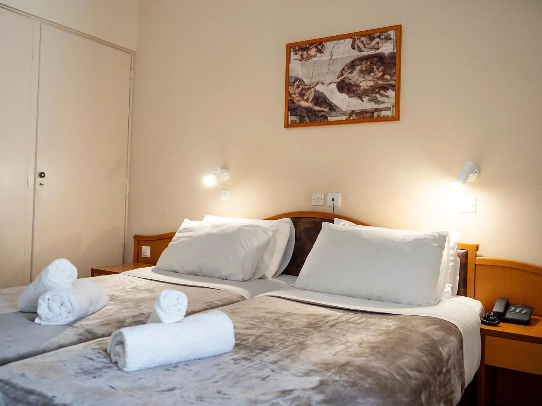 Photo of the whole room, Bed in Sappho Hotel