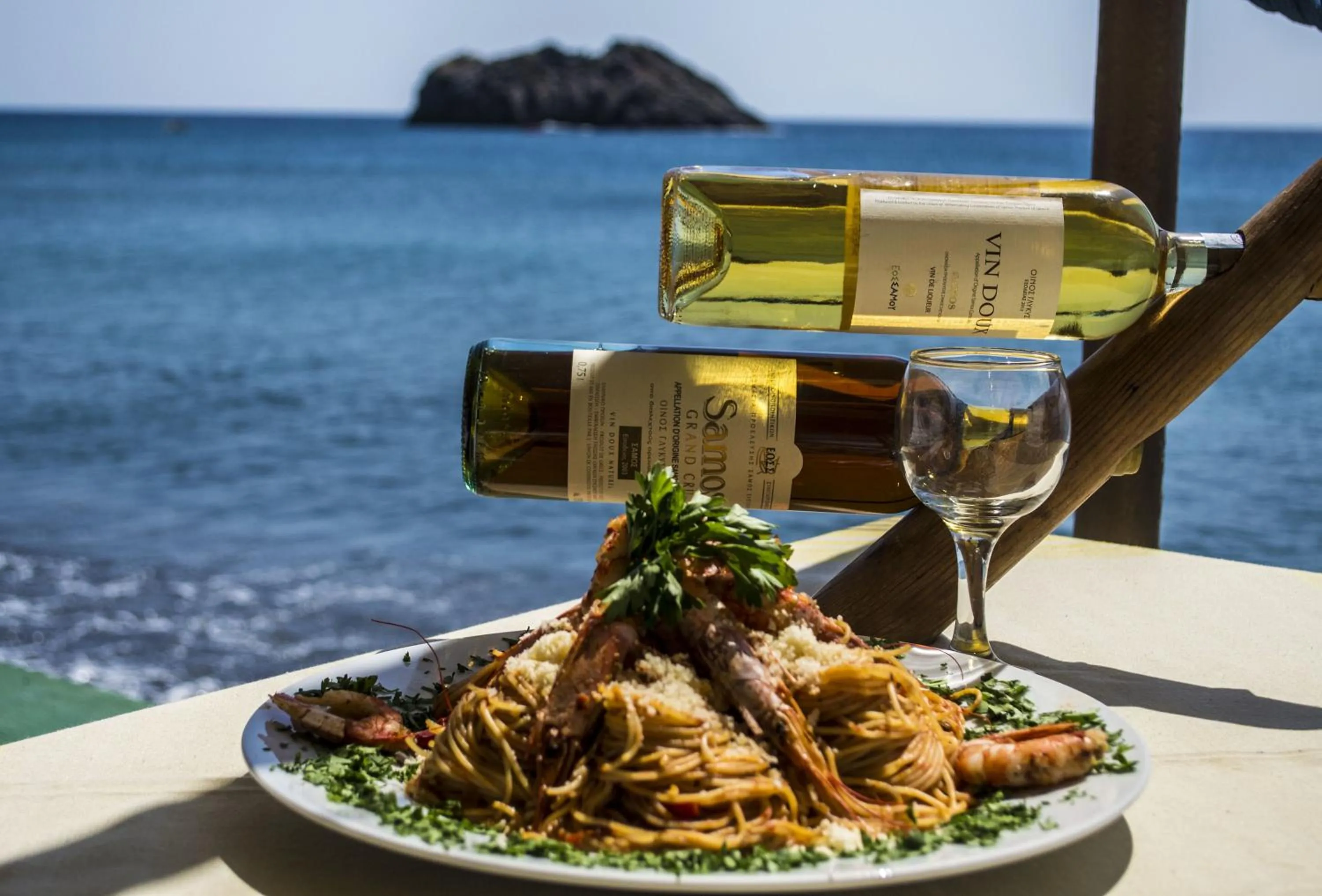 Restaurant/places to eat in Sappho Hotel