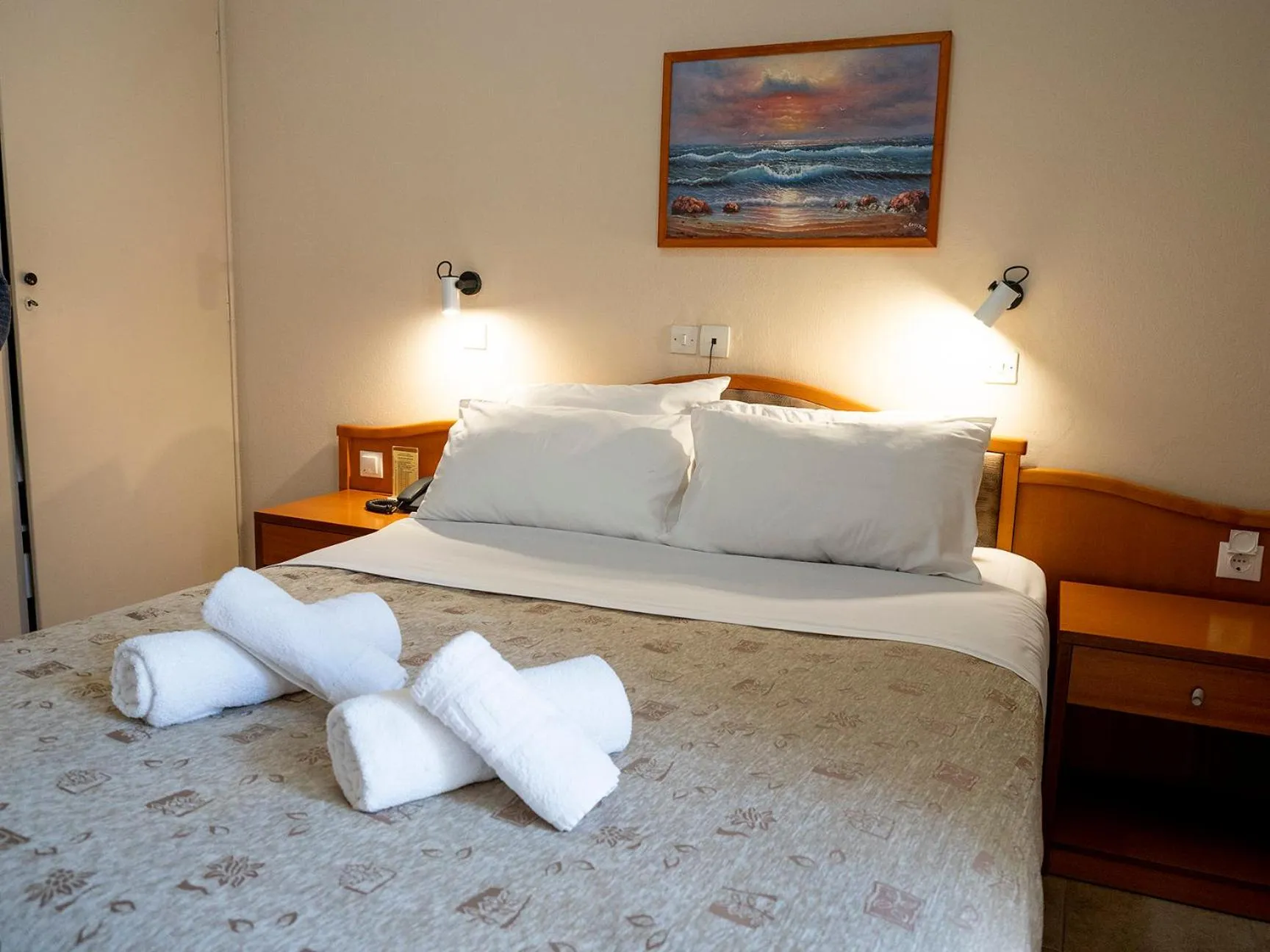 Photo of the whole room, Bed in Sappho Hotel