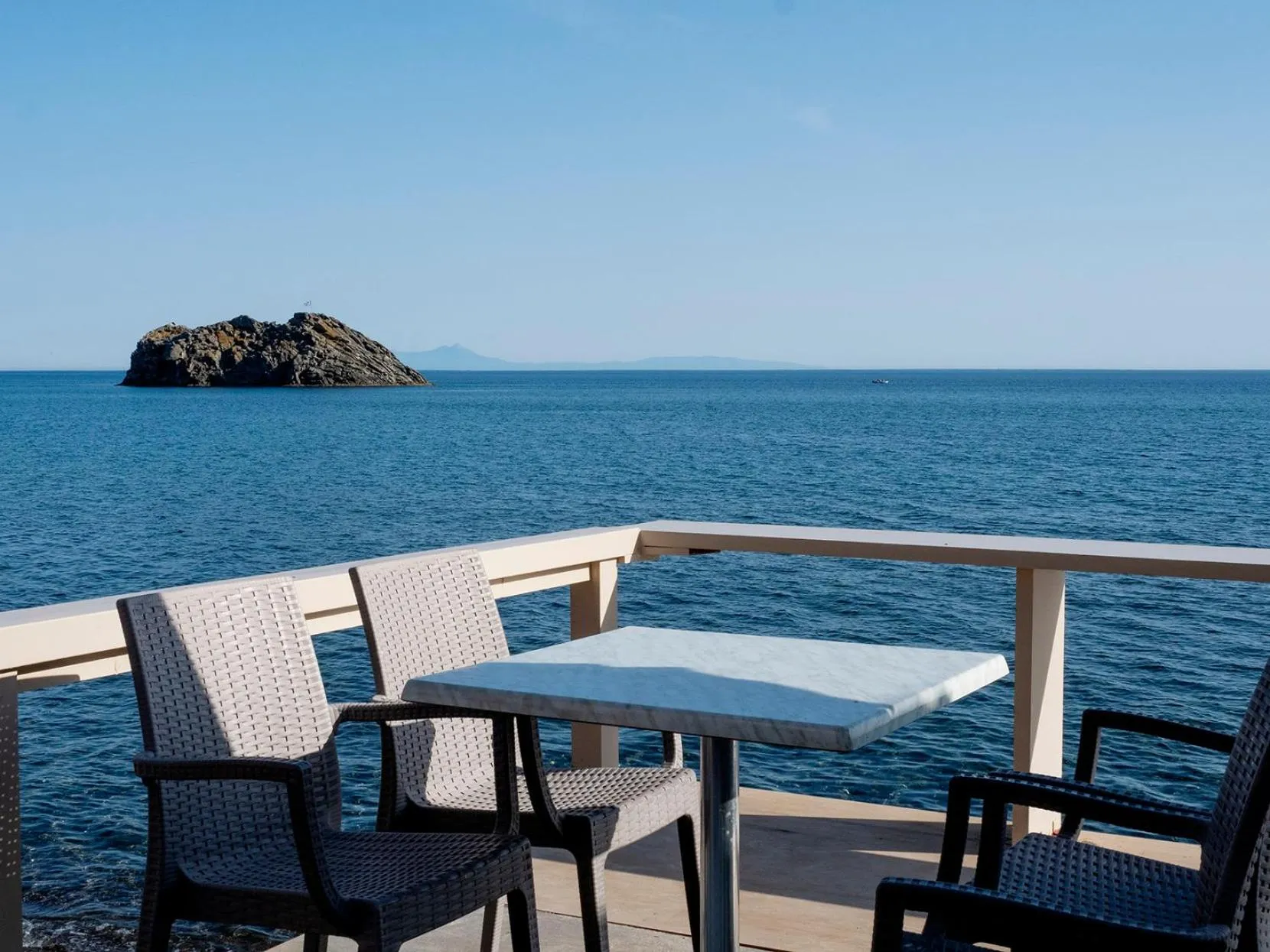 Dining area in Sappho Hotel