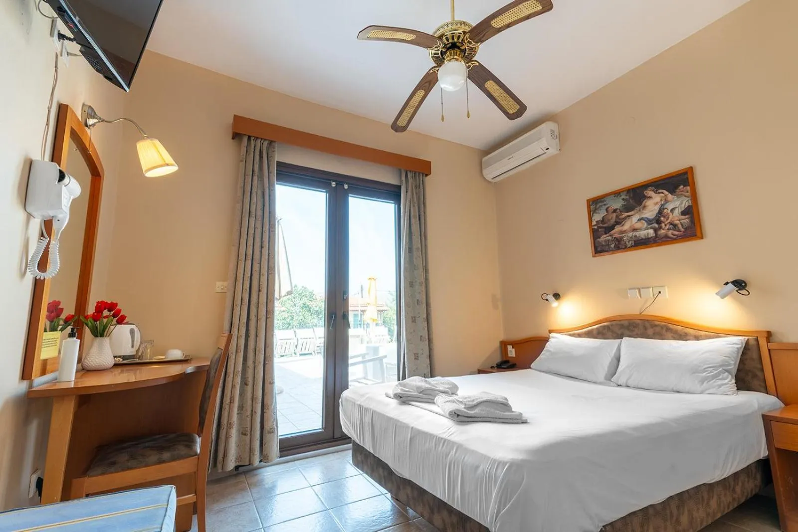 Property building, Bed in Sappho Hotel