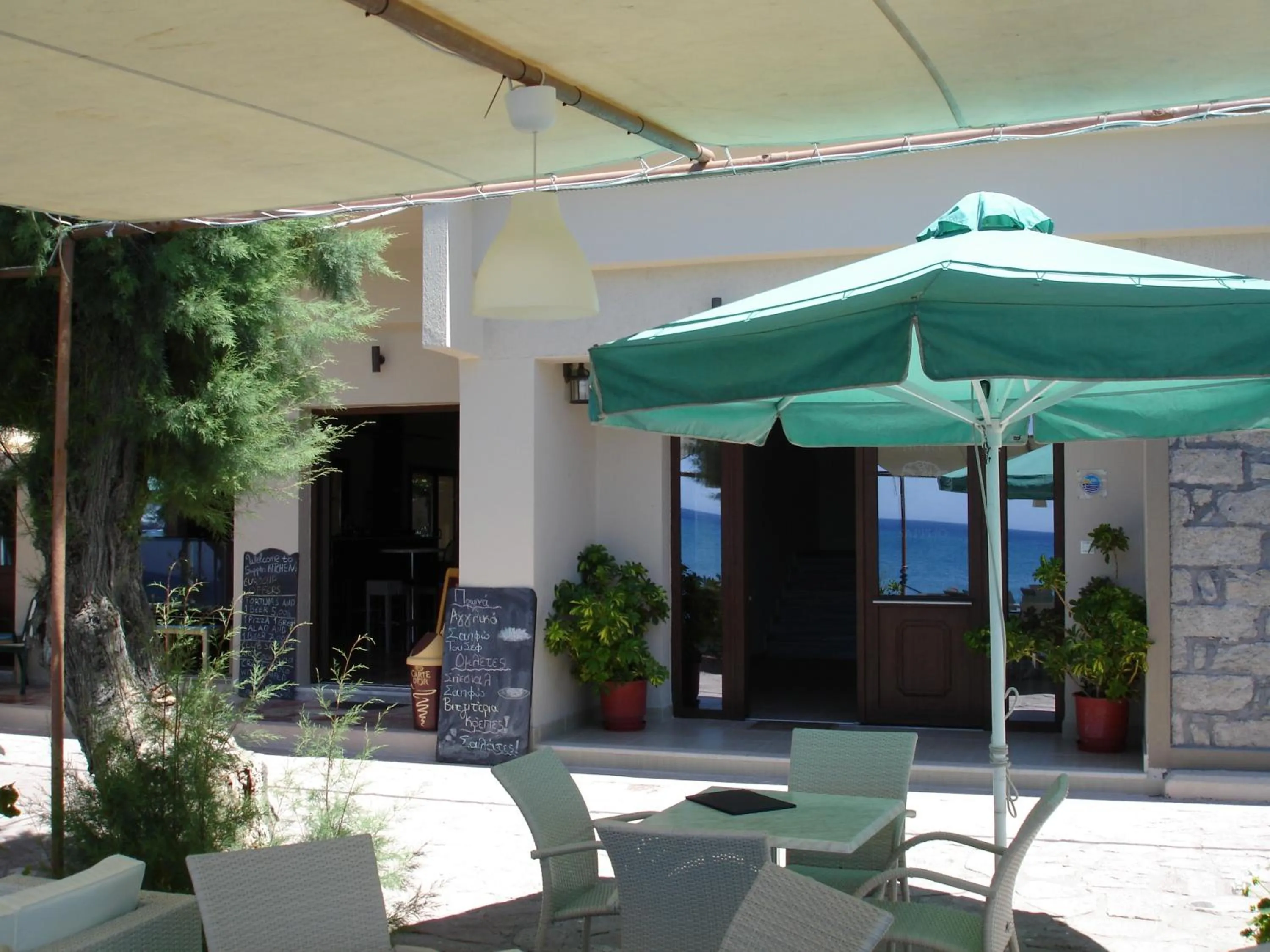 Facade/entrance in Sappho Hotel