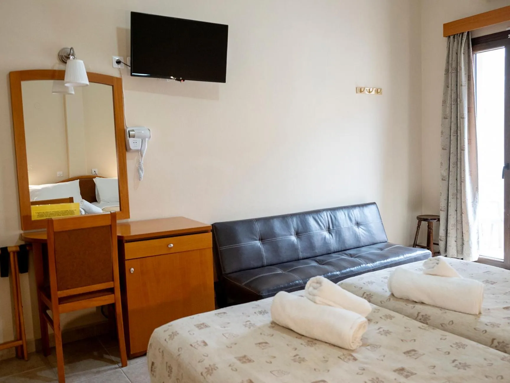 Photo of the whole room, Bed in Sappho Hotel