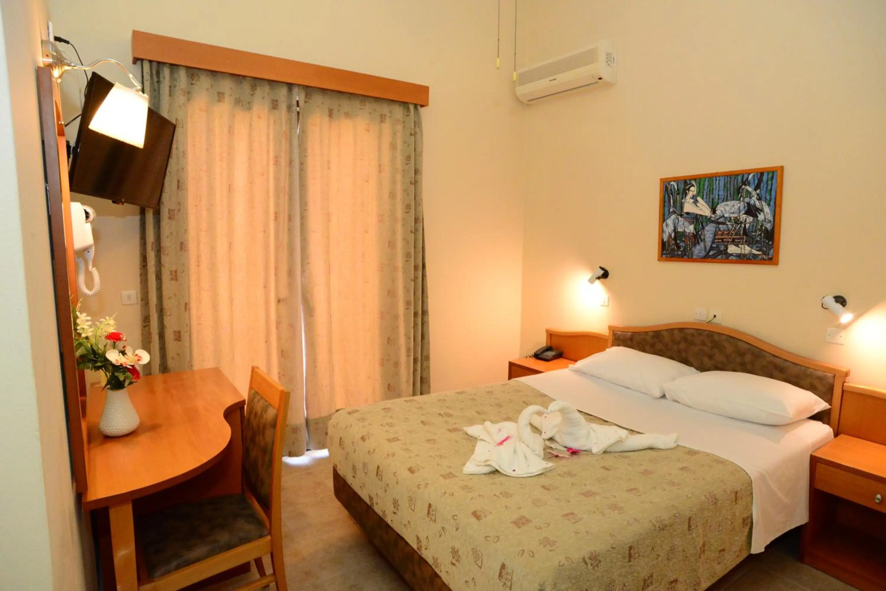 Photo of the whole room, Bed in Sappho Hotel